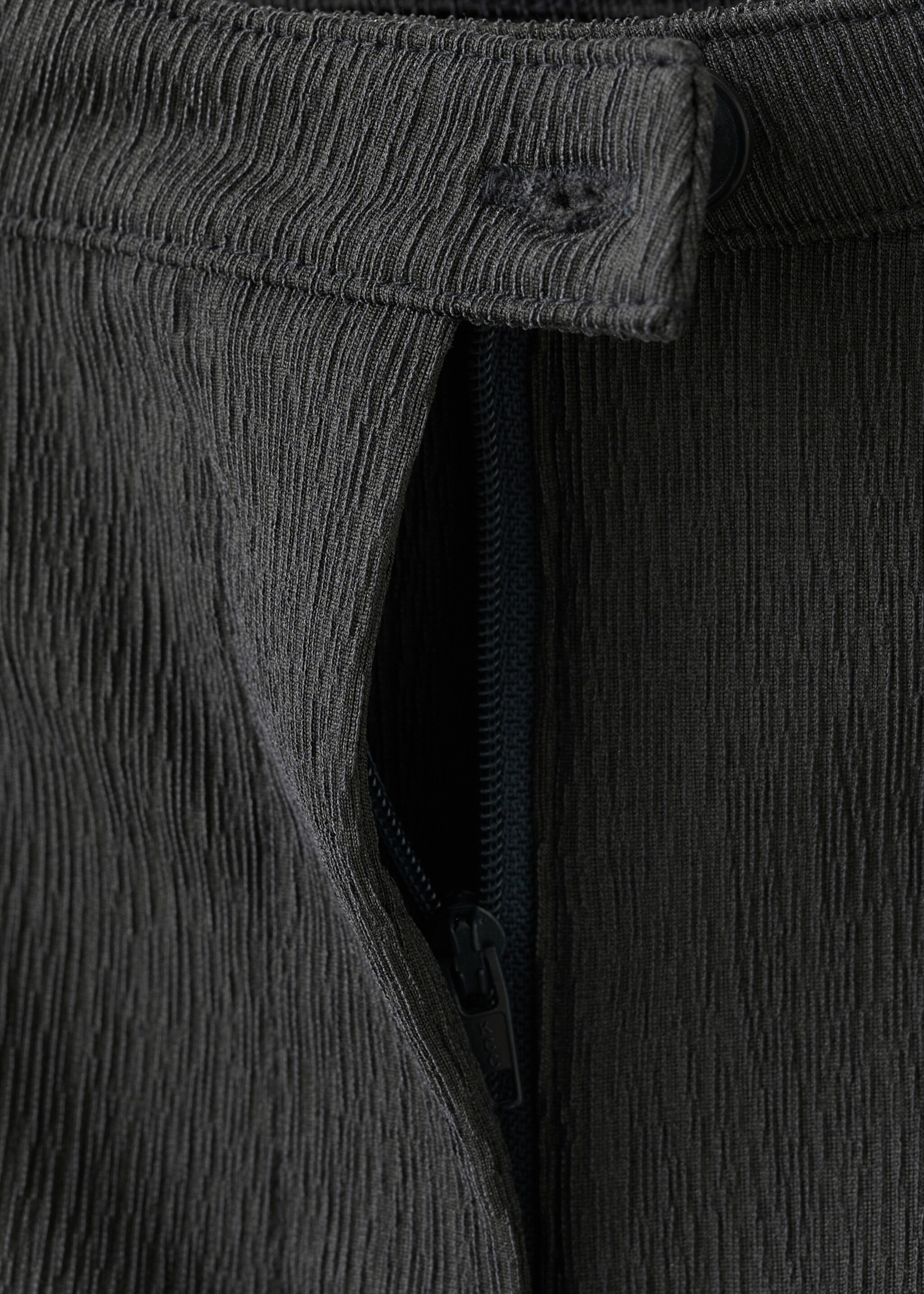 Straight mid-rise trousers - Details of the article 8, Grey. Ref: 27085833-00.