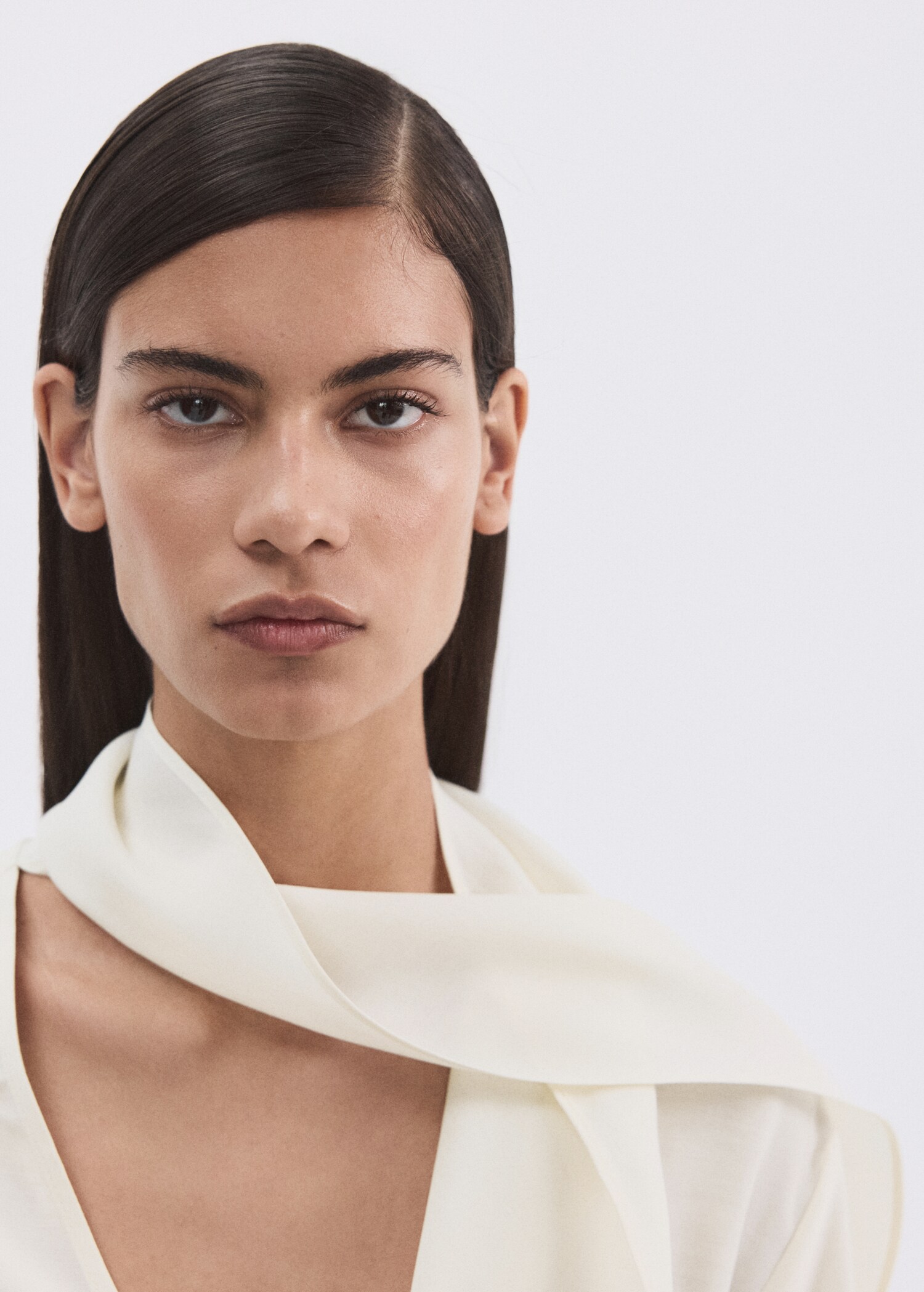 Scarf collar blouse - Details of the article 1