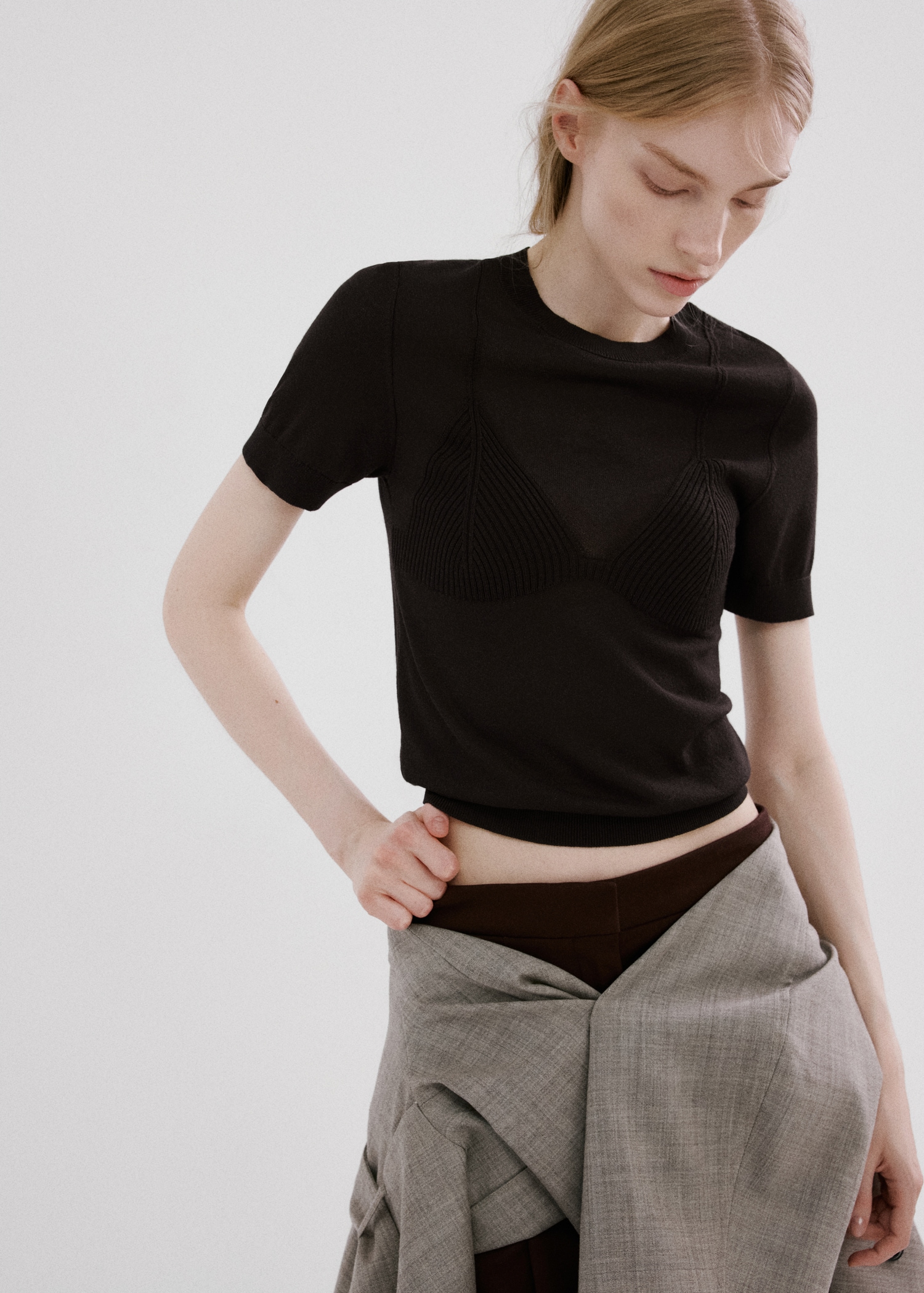 Short-sleeved knitted sweater - Medium plane