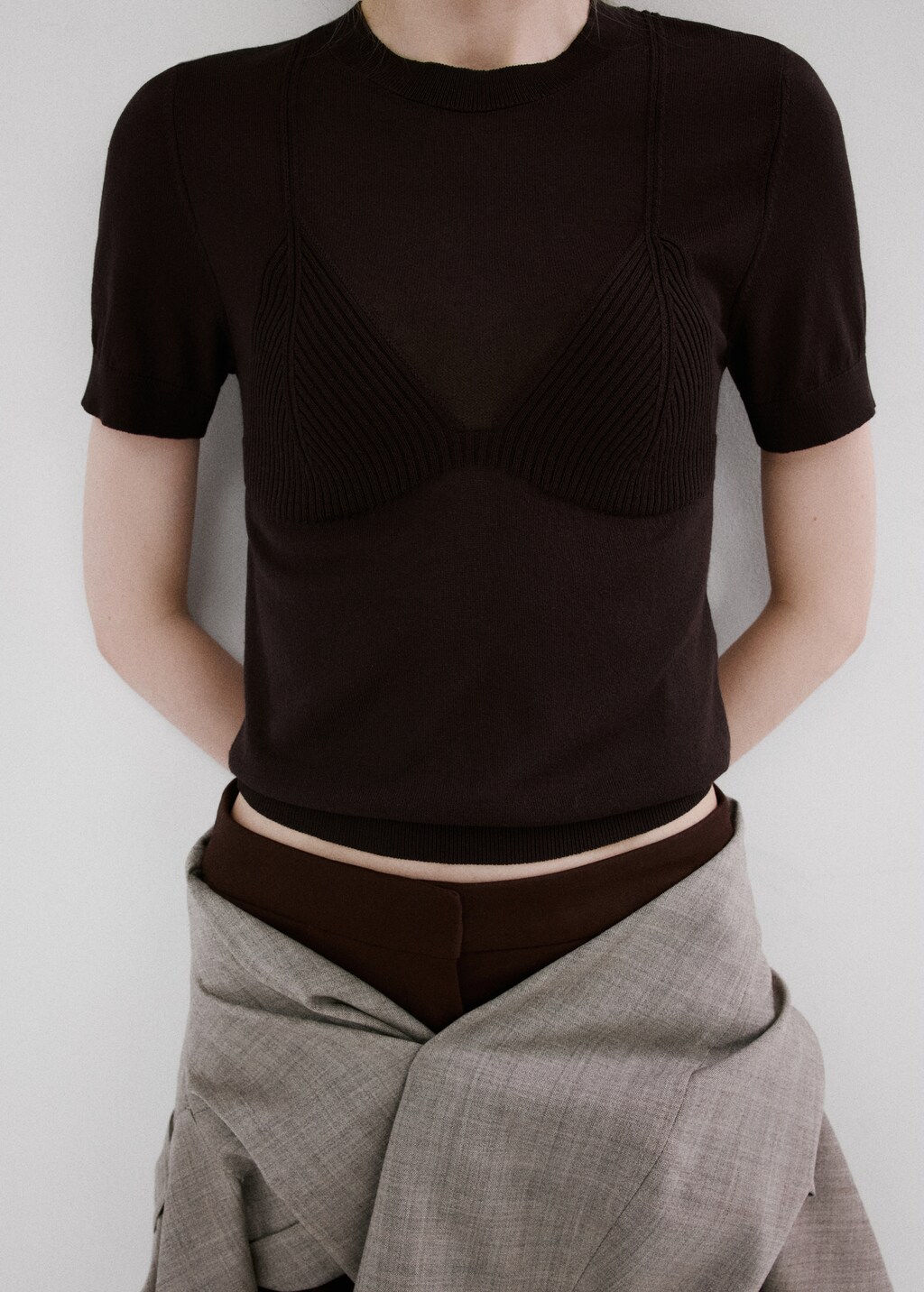 Short-sleeved knitted sweater - image 4