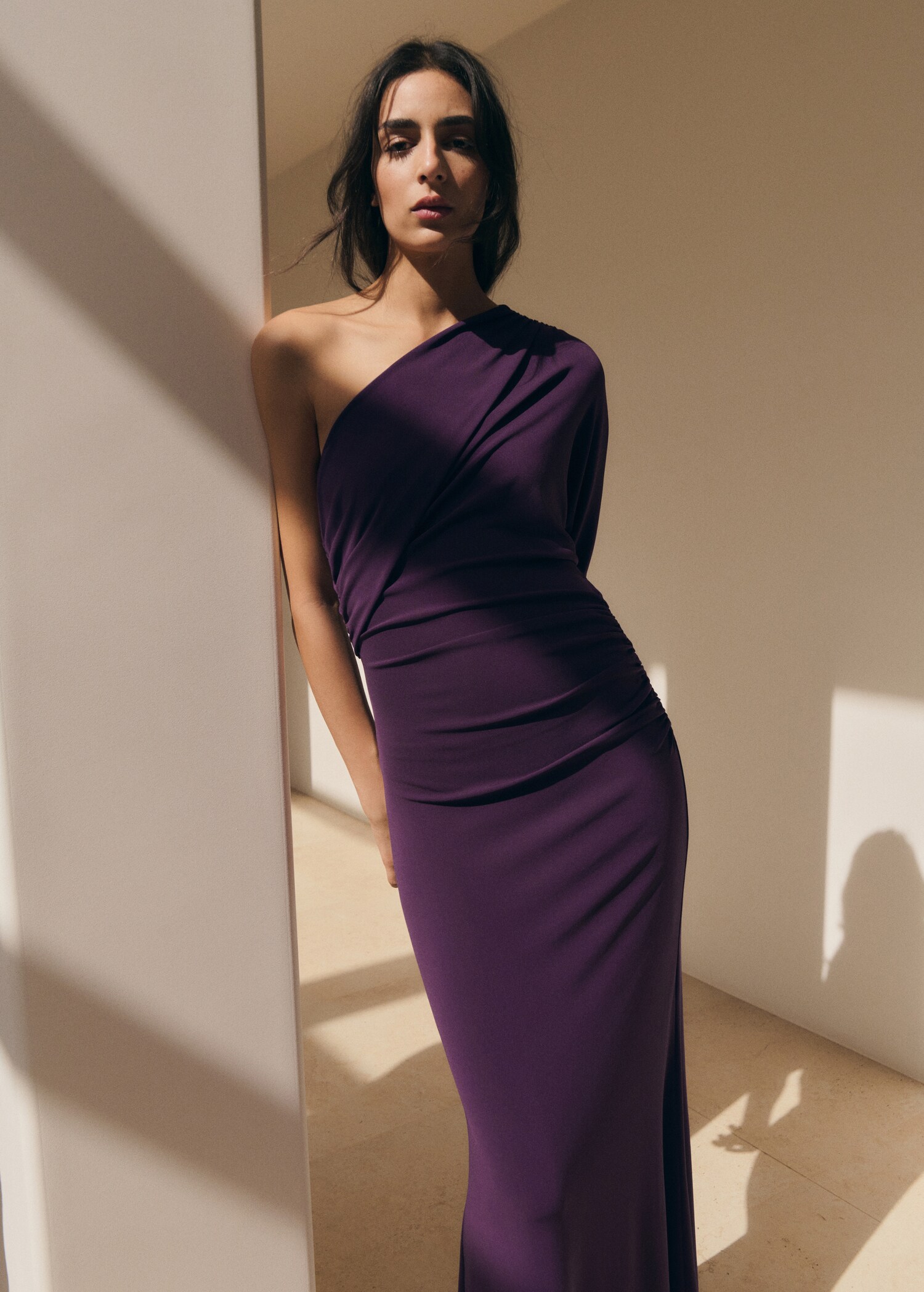 Asymmetrical dress with gathered body - Medium plane