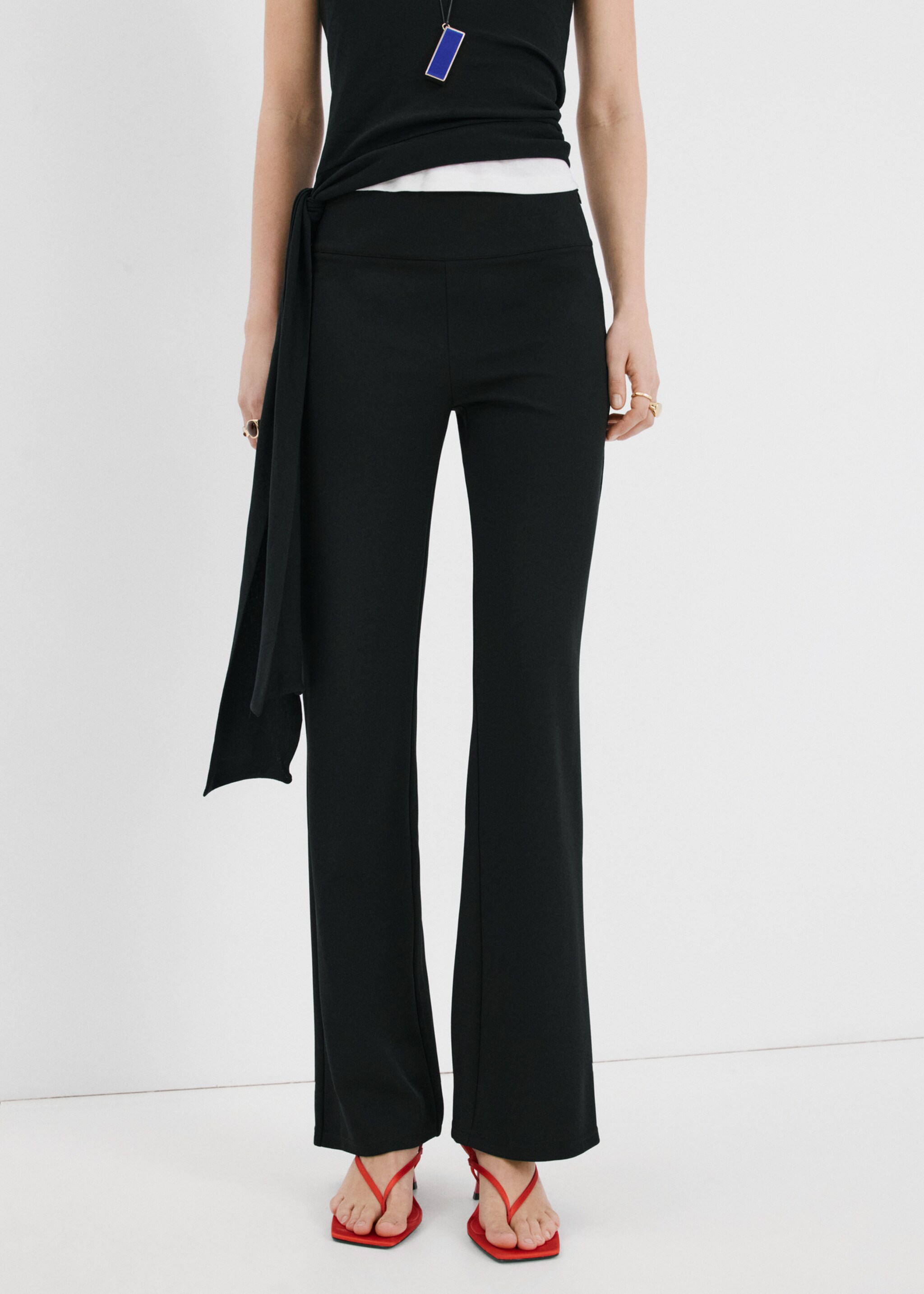 Pantalon flare taille normale - Plan moyen, Noir. Ref: 27085841-00.