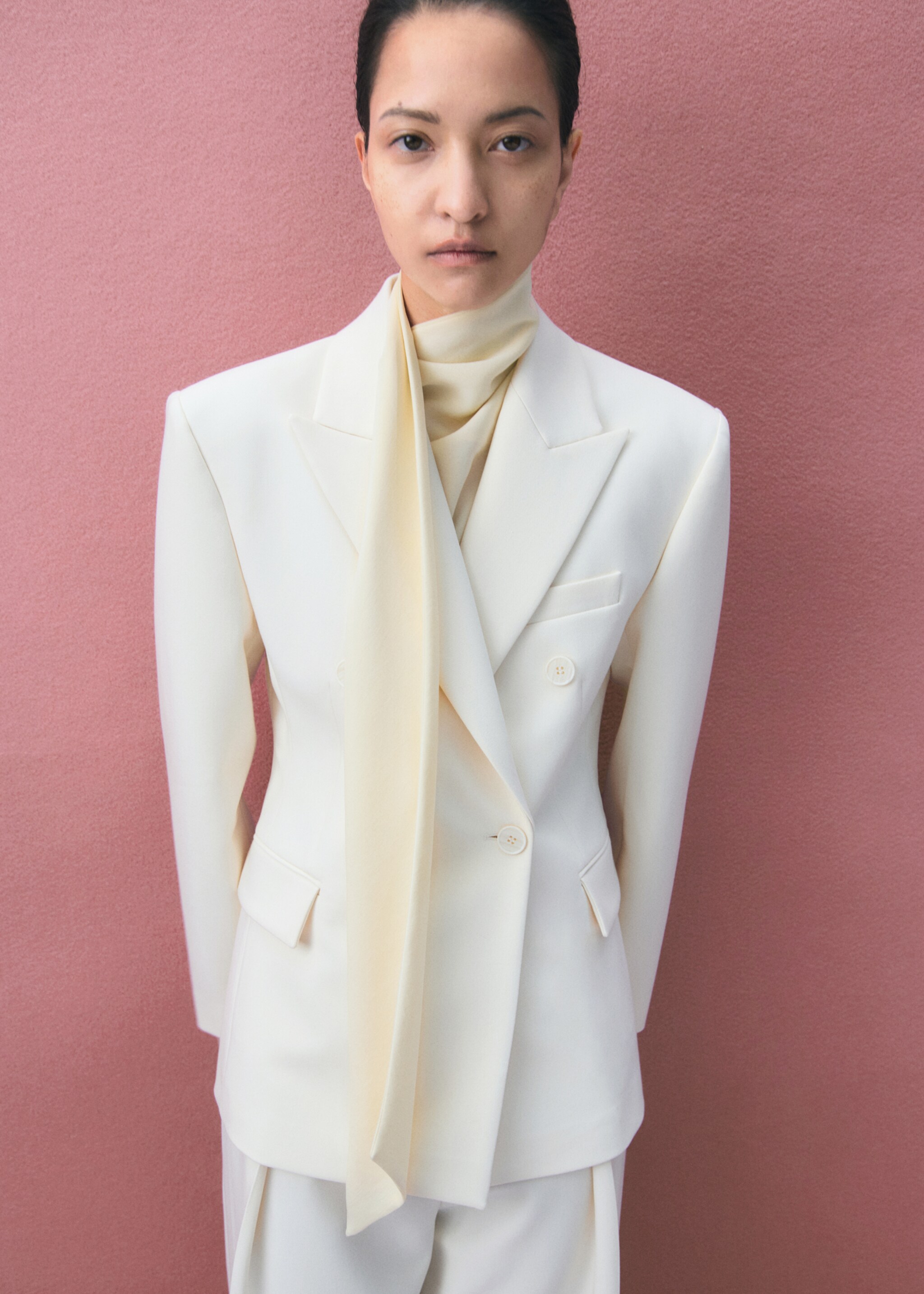 Blazer croisé cintré - Détail de l'article 1, Écru. Ref: 27085843-00.