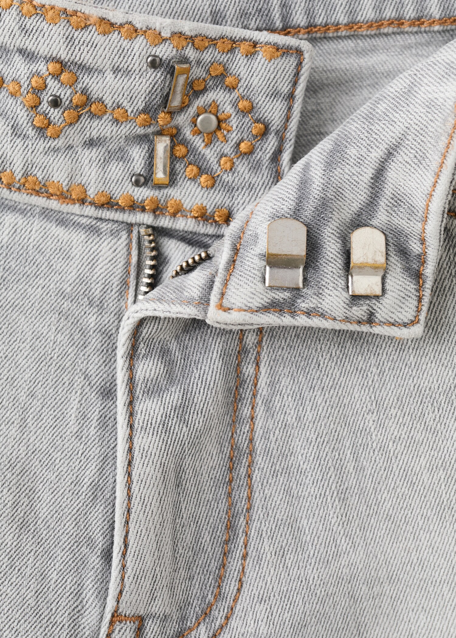 Embroidered detail mini shorts - Details of the article 0
