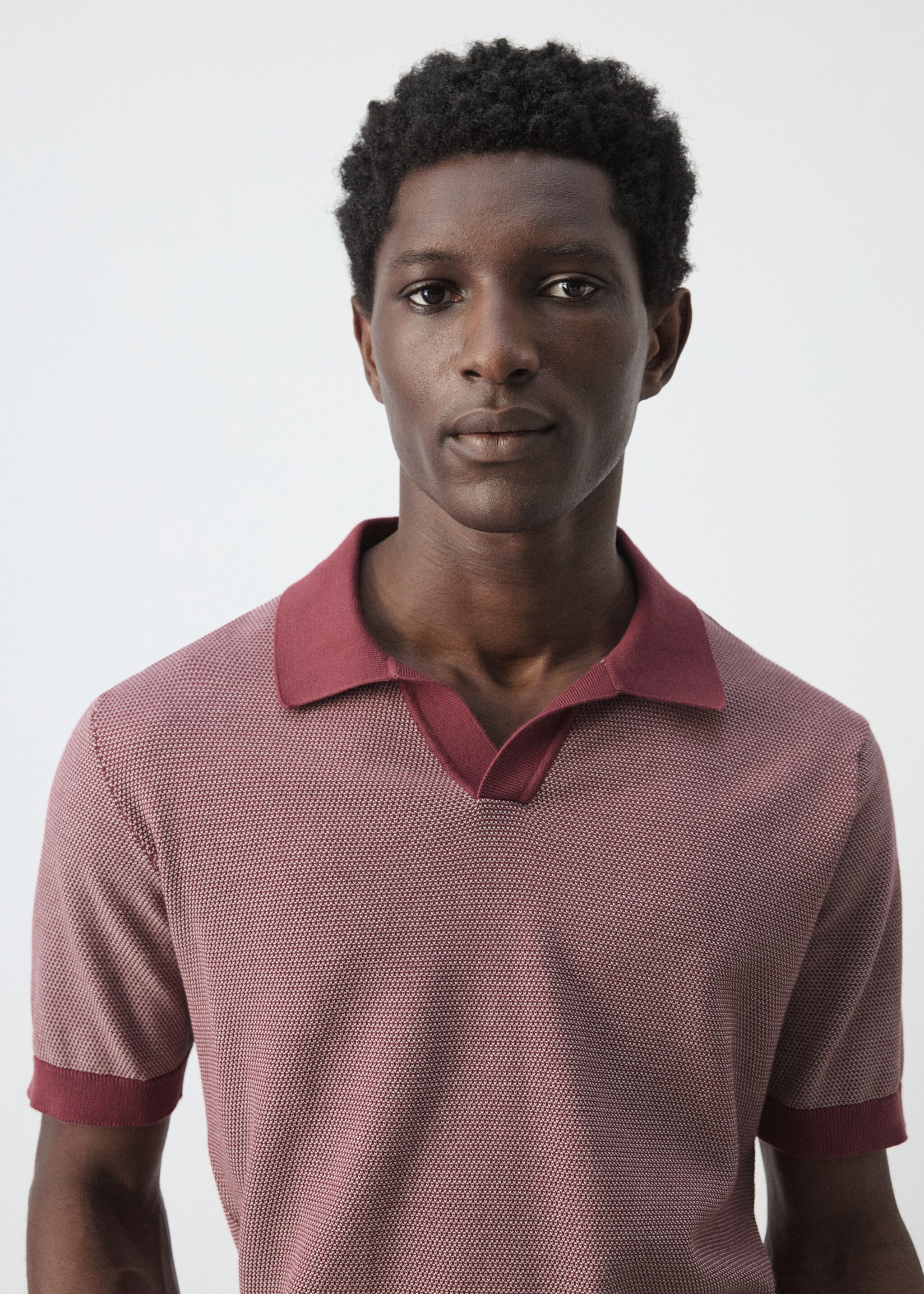 Polo aus 100% Baumwolle in kombiniertem Strick - Detail des Artikels 1, Pflaume. Ref: 27085936-00.