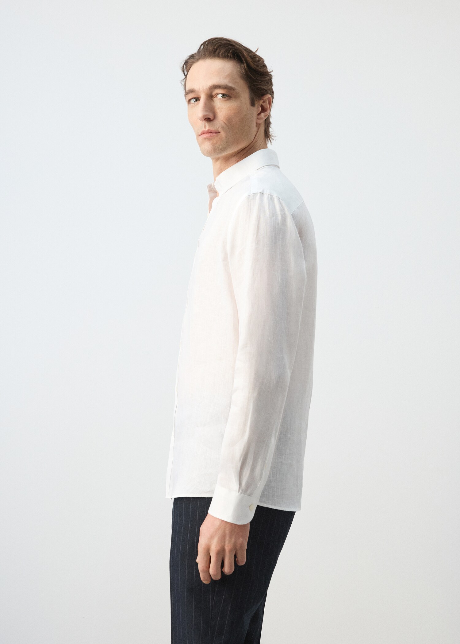Regular-fit 100% linen shirt - Details of the article 2