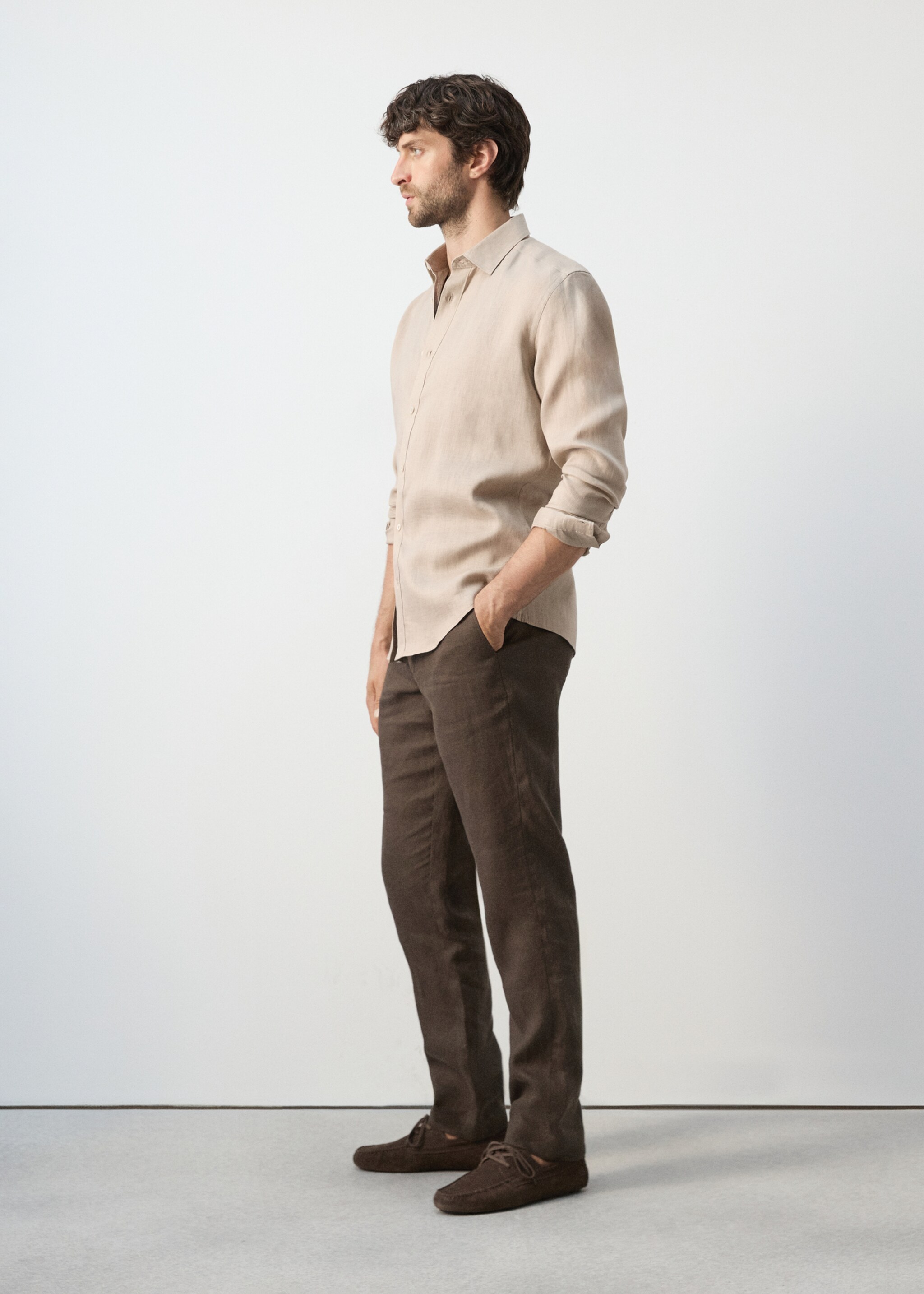 Regular-fit 100% linen shirt - Details of the article 2, Sand. Ref: 27085939-00.