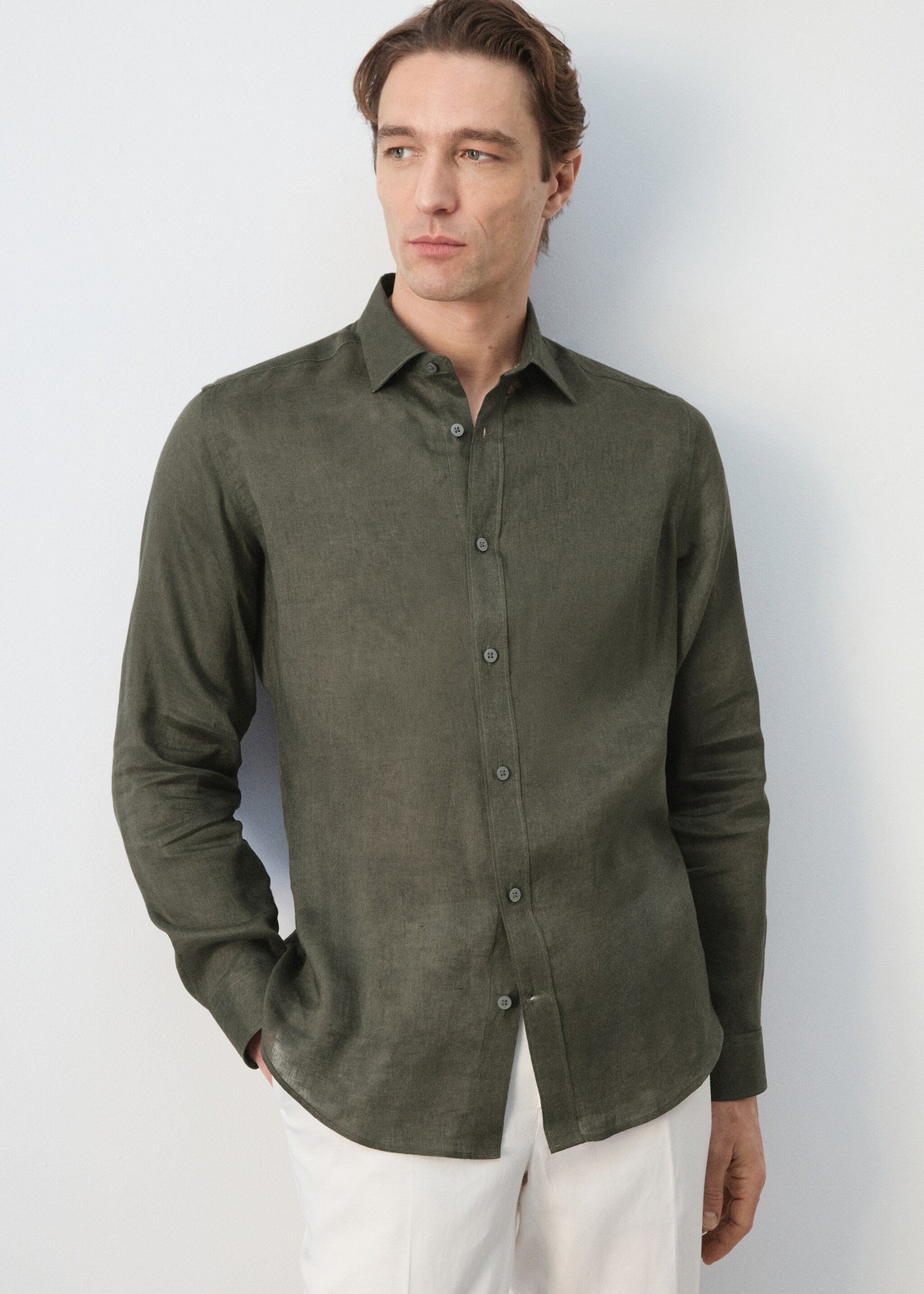 Regular-fit 100% linen shirt - Details of the article 6, Medium Green. Ref: 27085939-00.