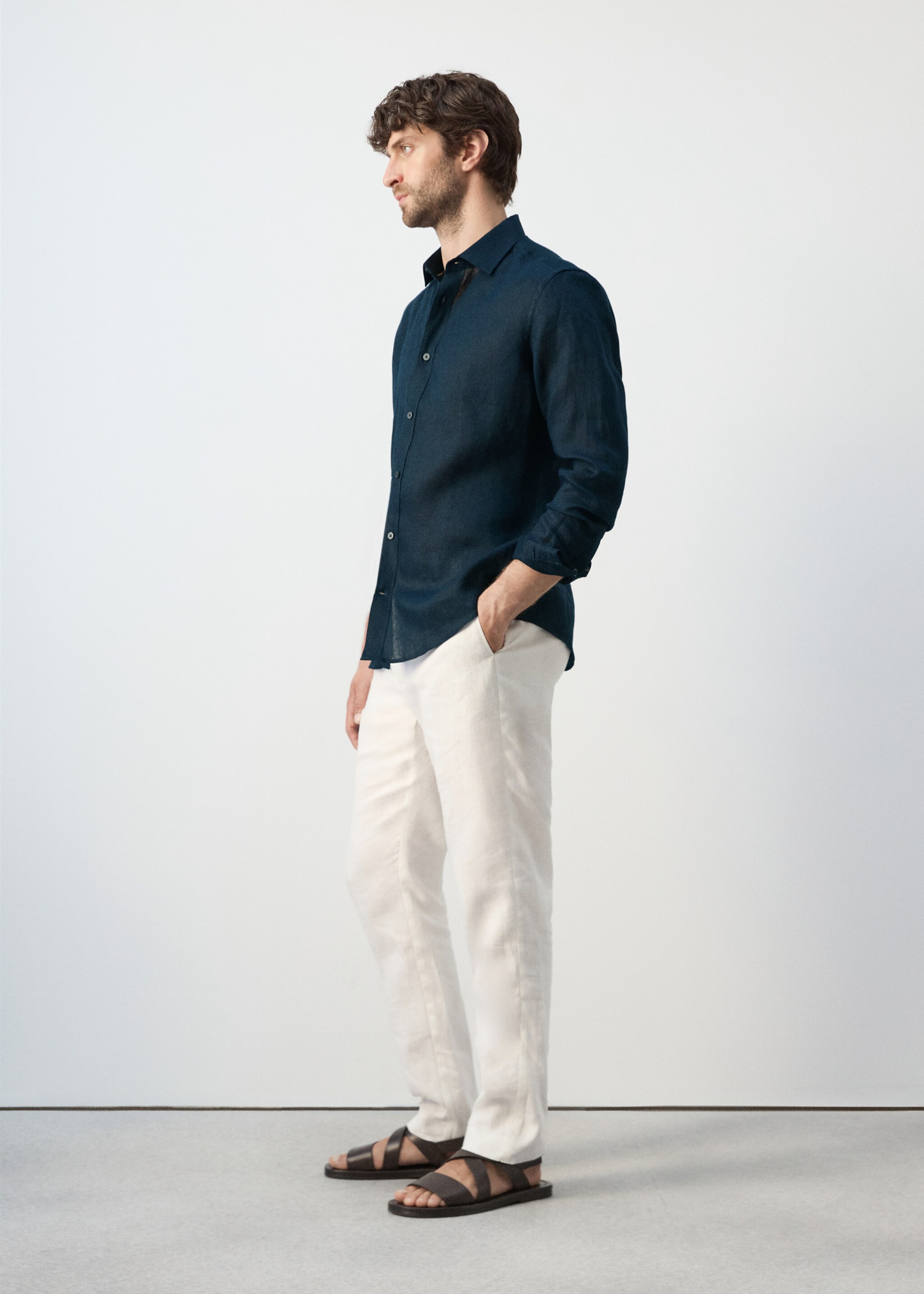 Regular-fit 100% linen shirt - Details of the article 2, Night Blue. Ref: 27085939-00.