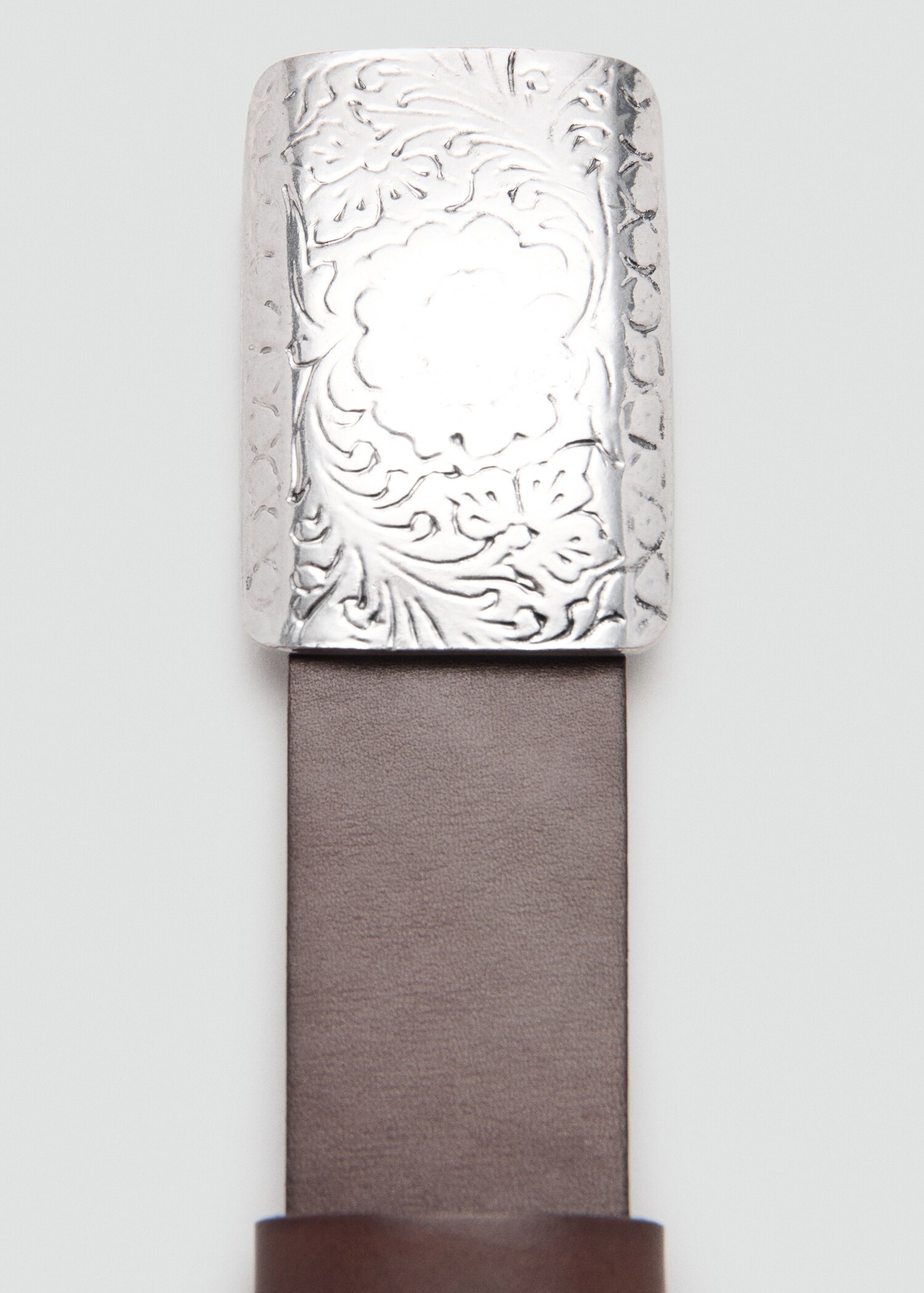 Engraved buckle leather belt - Details of the article 1