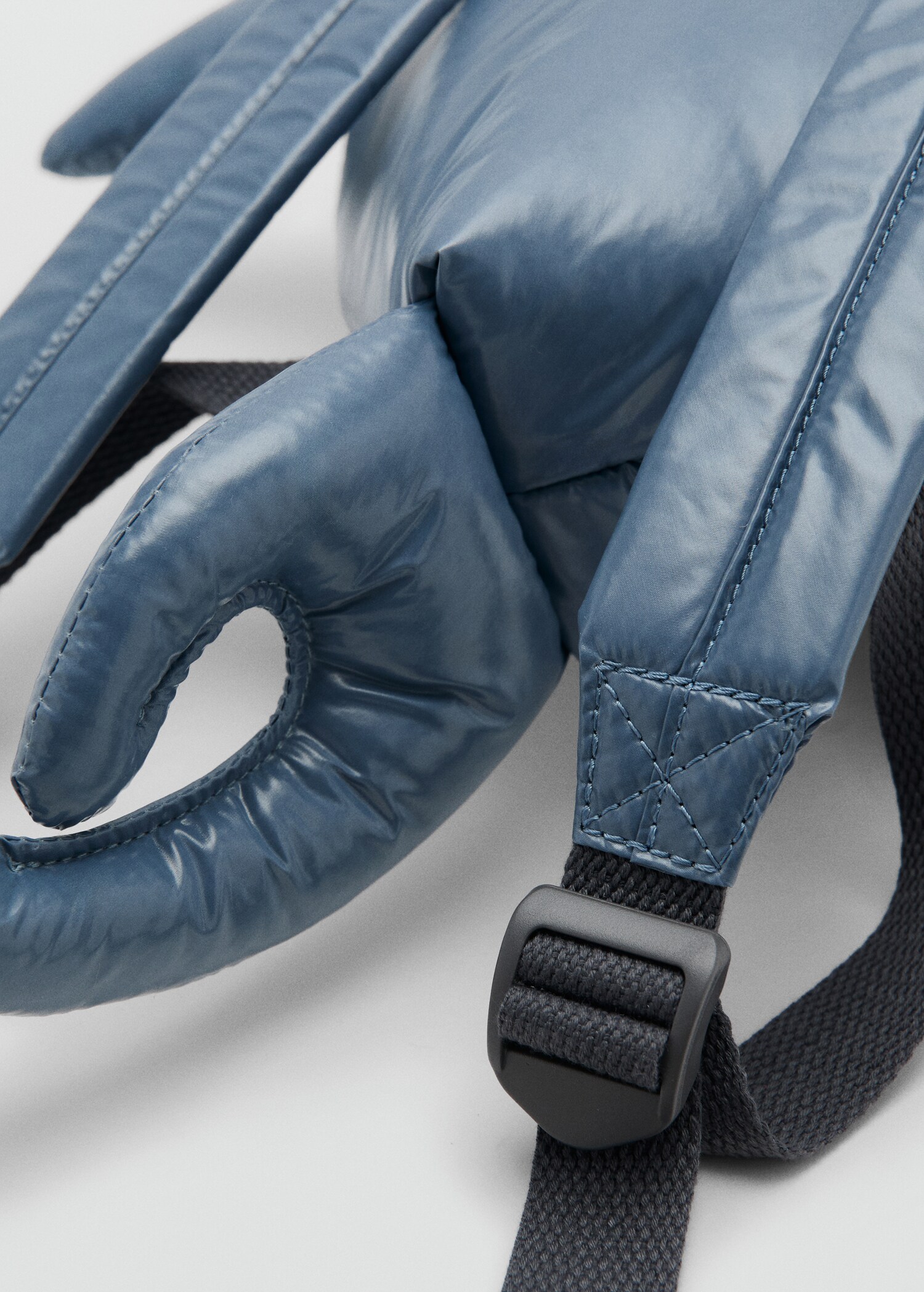 Sac à dos requin - Détail de l'article 3