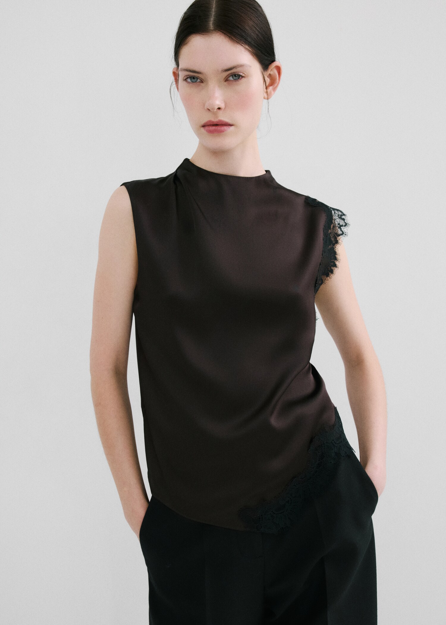 Top ribetes encaje - Plano medio