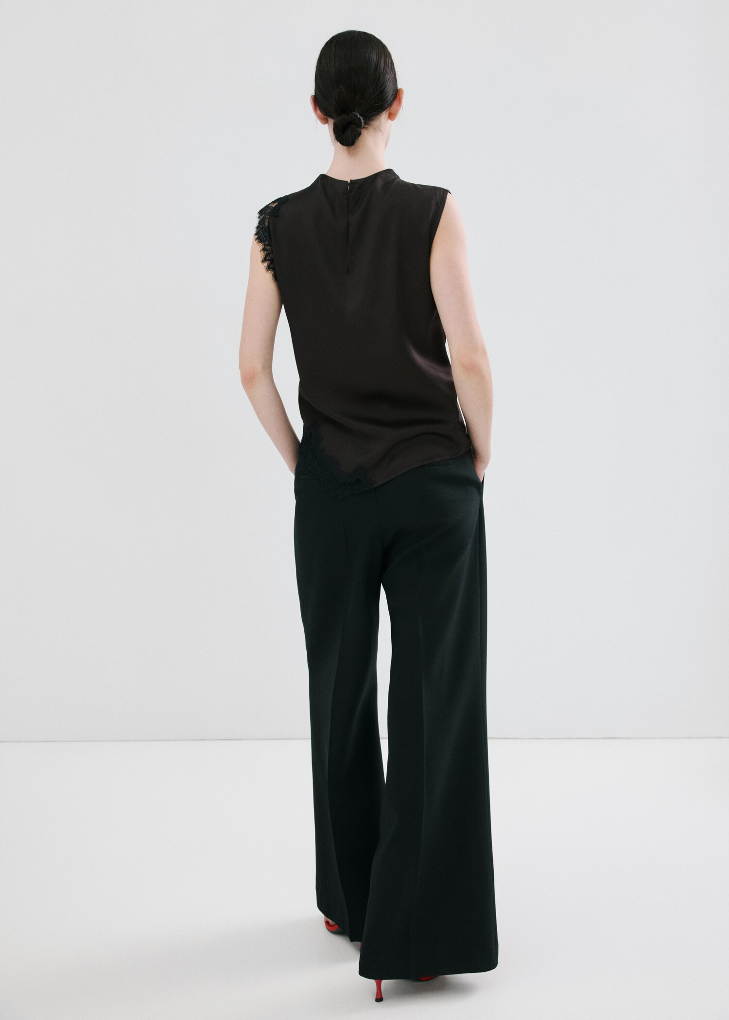 Top ribetes encaje - Reverso del artículo