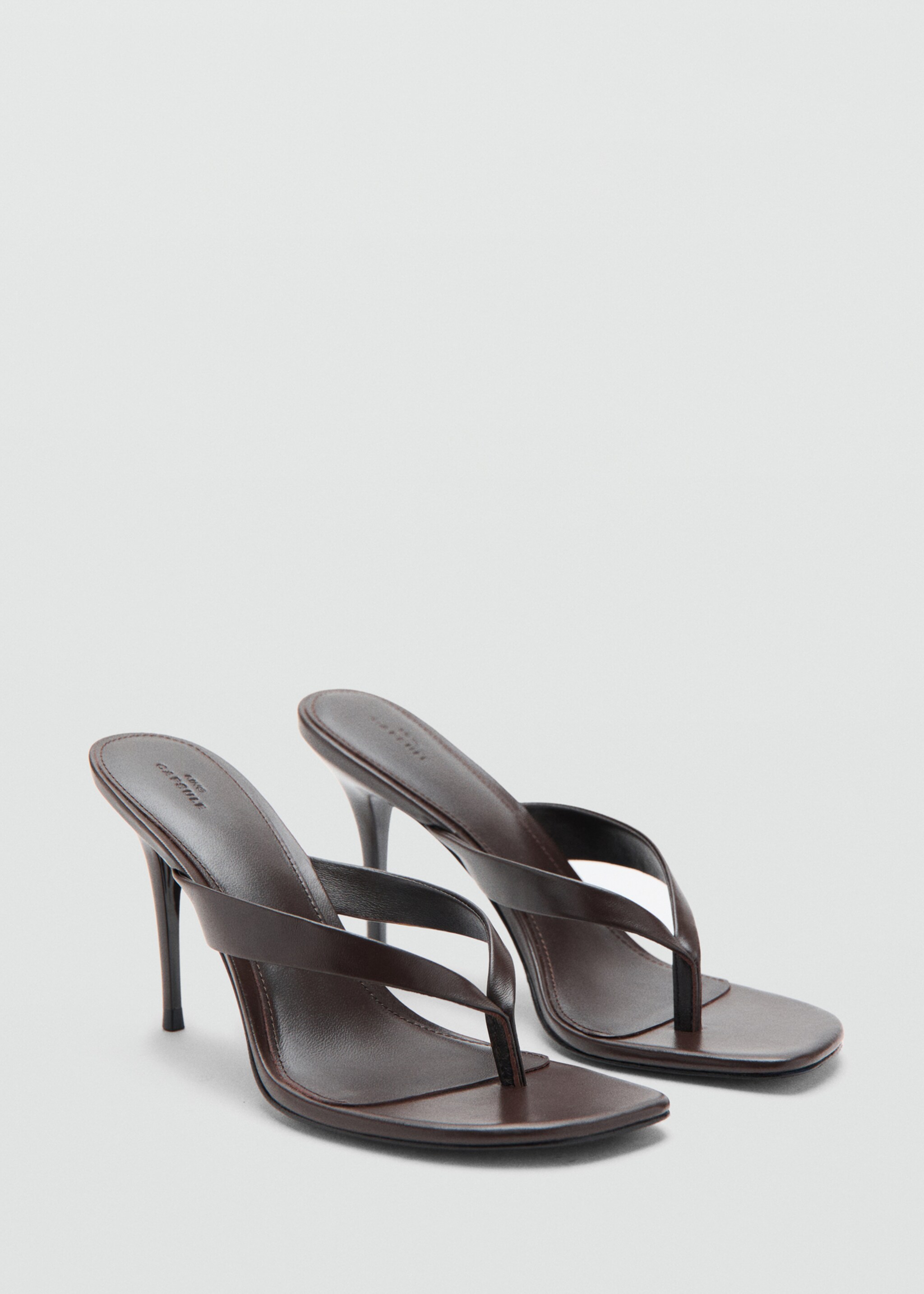 Lederriemensandale mit Absatz - Mittlere Ansicht, Schokolade. Ref: 27085996-00.