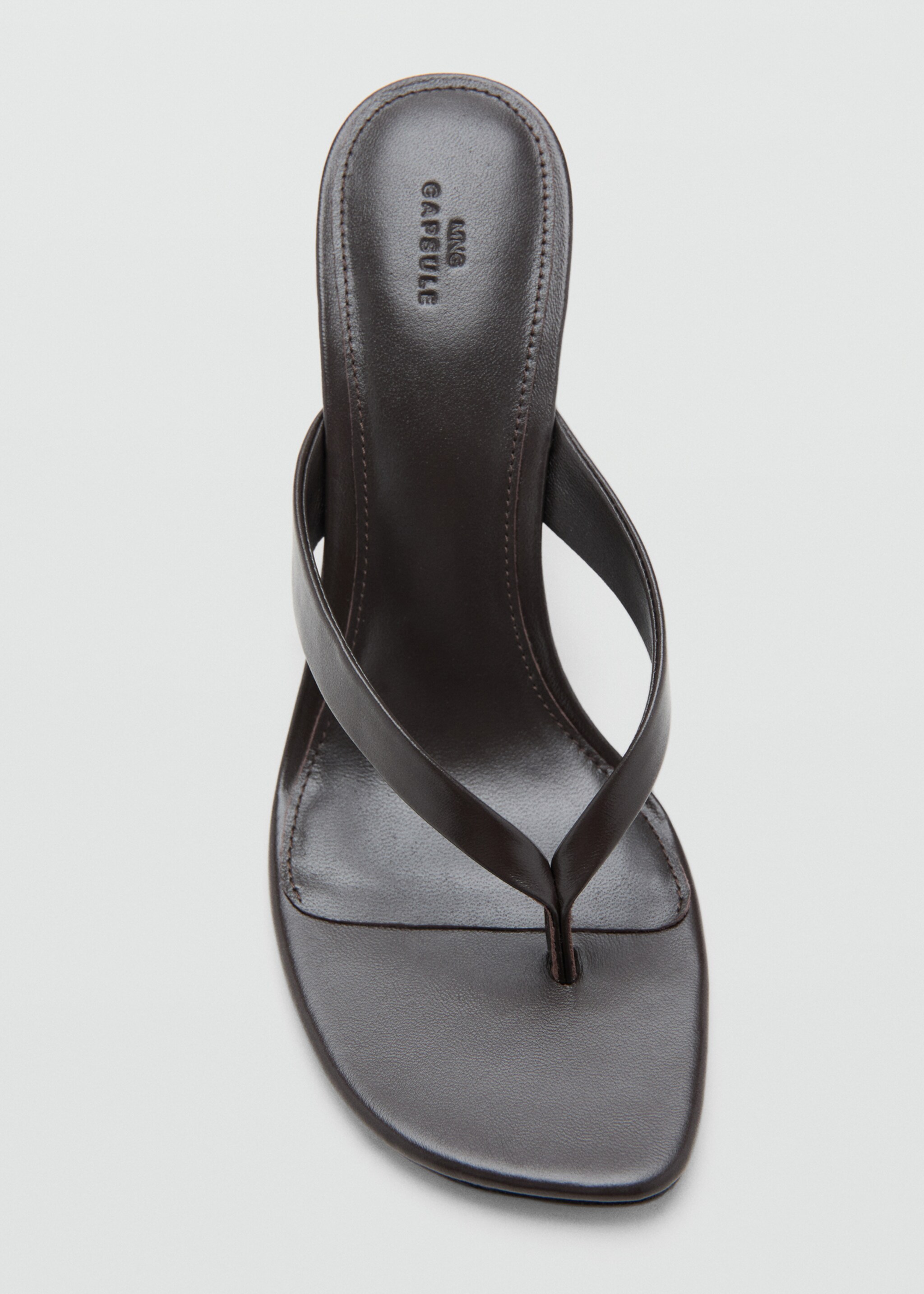 Lederriemensandale mit Absatz - Detail des Artikels 3, Schokolade. Ref: 27085996-00.