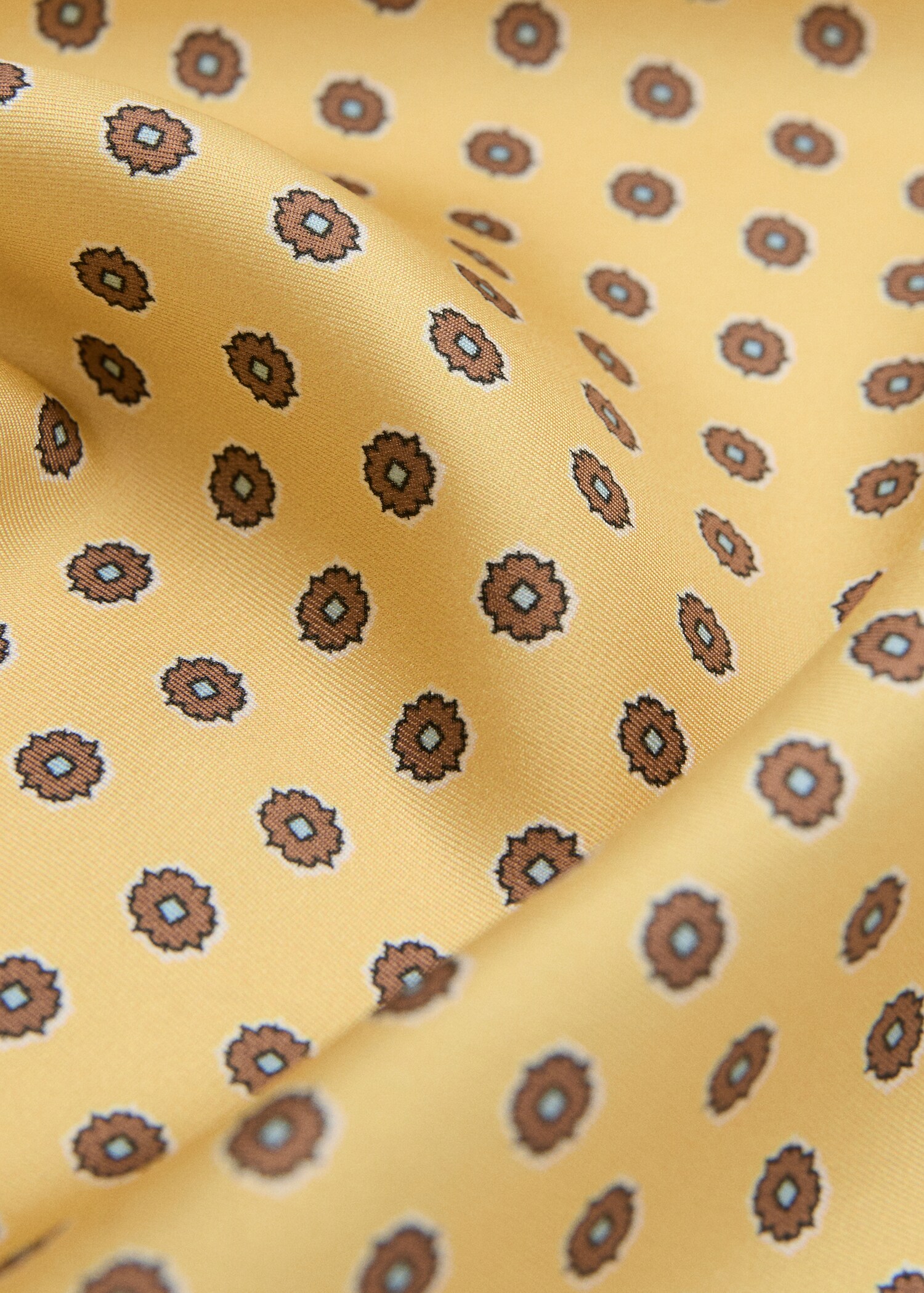 Платок из 100% шелка с принтом - Средний план