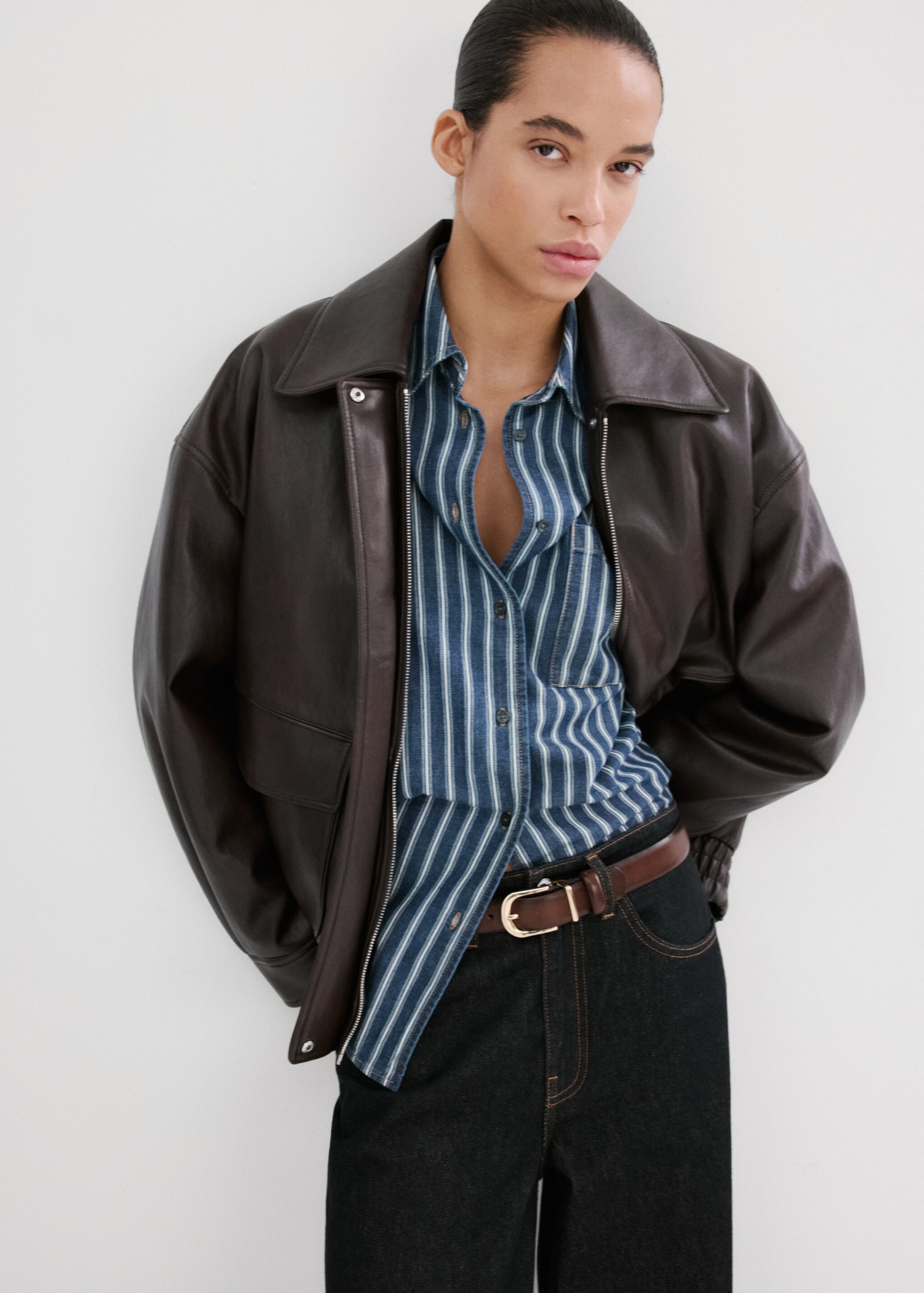 Chemise en jean rayures - Plan moyen, Bleu. Ref: 27086341-00.