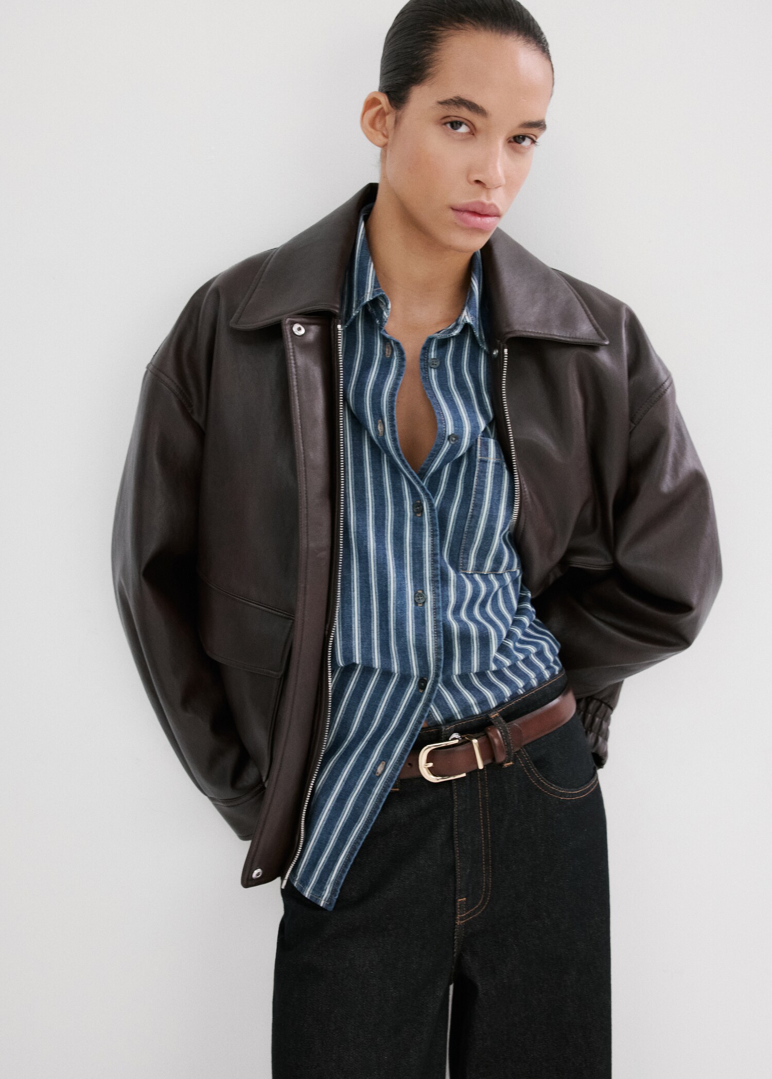 Chemise en jean rayures - Plan moyen