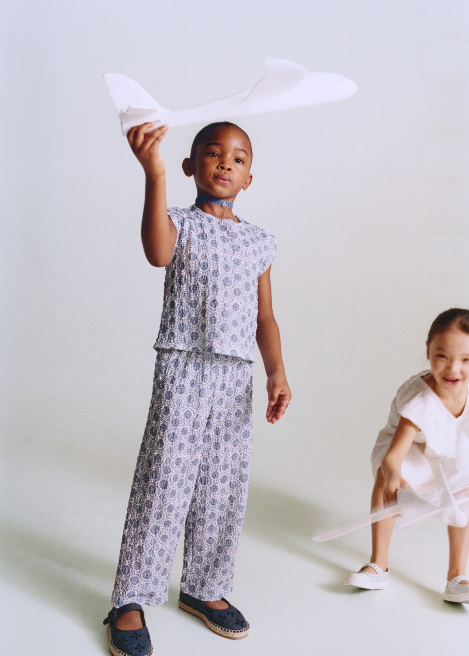 Printed straight trousers - Details of the article 6