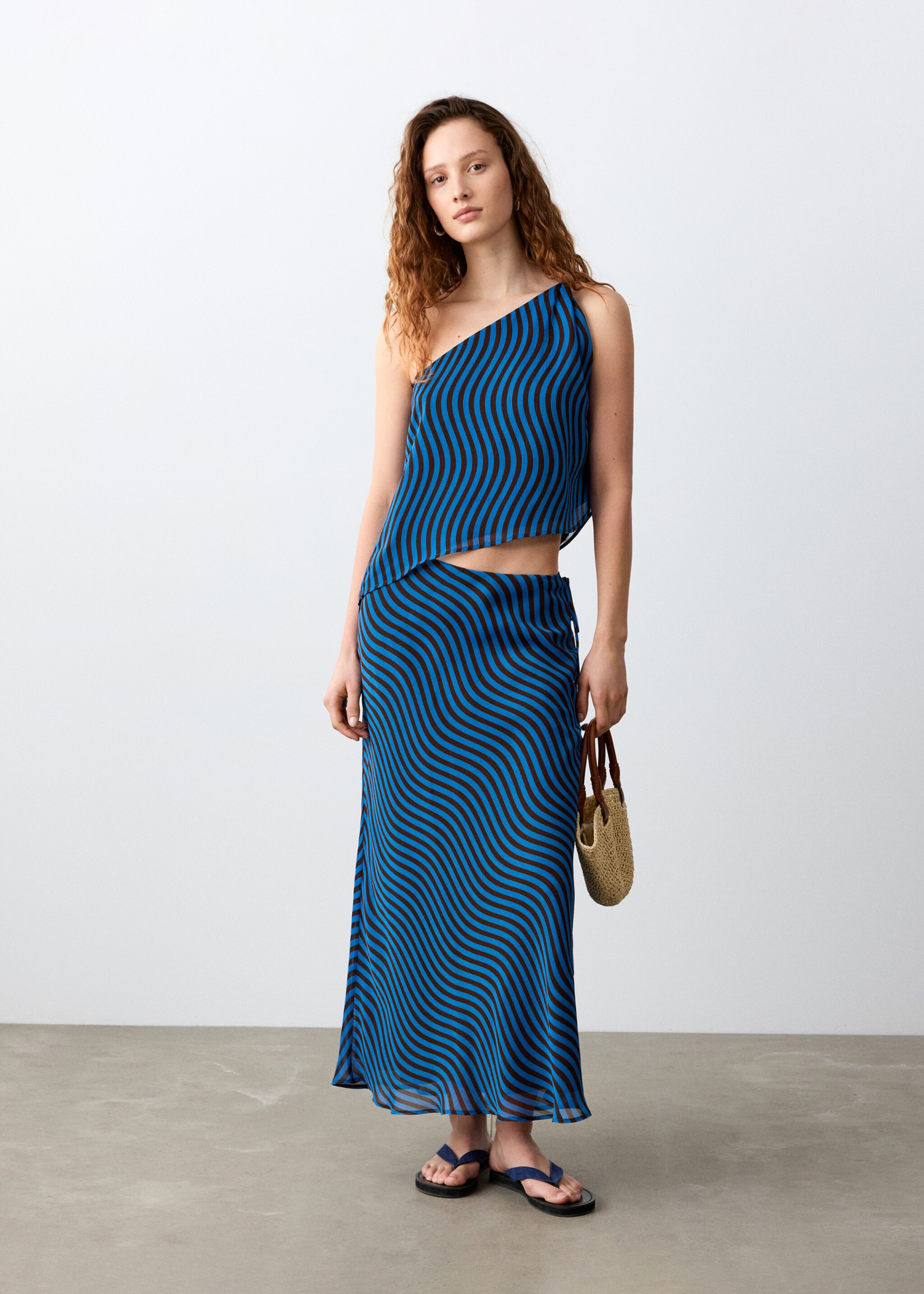 Asymmetric zebra blouse - Details of the article 2, Vibrant blue. Ref: 27086352-00.