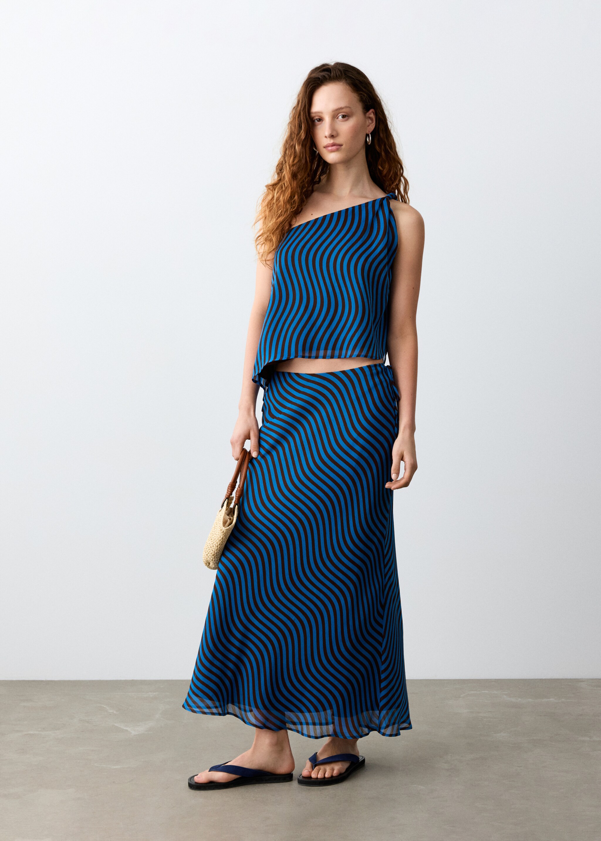 Long zebra skirt - Details of the article 2, Vibrant blue. Ref: 27086355-00.