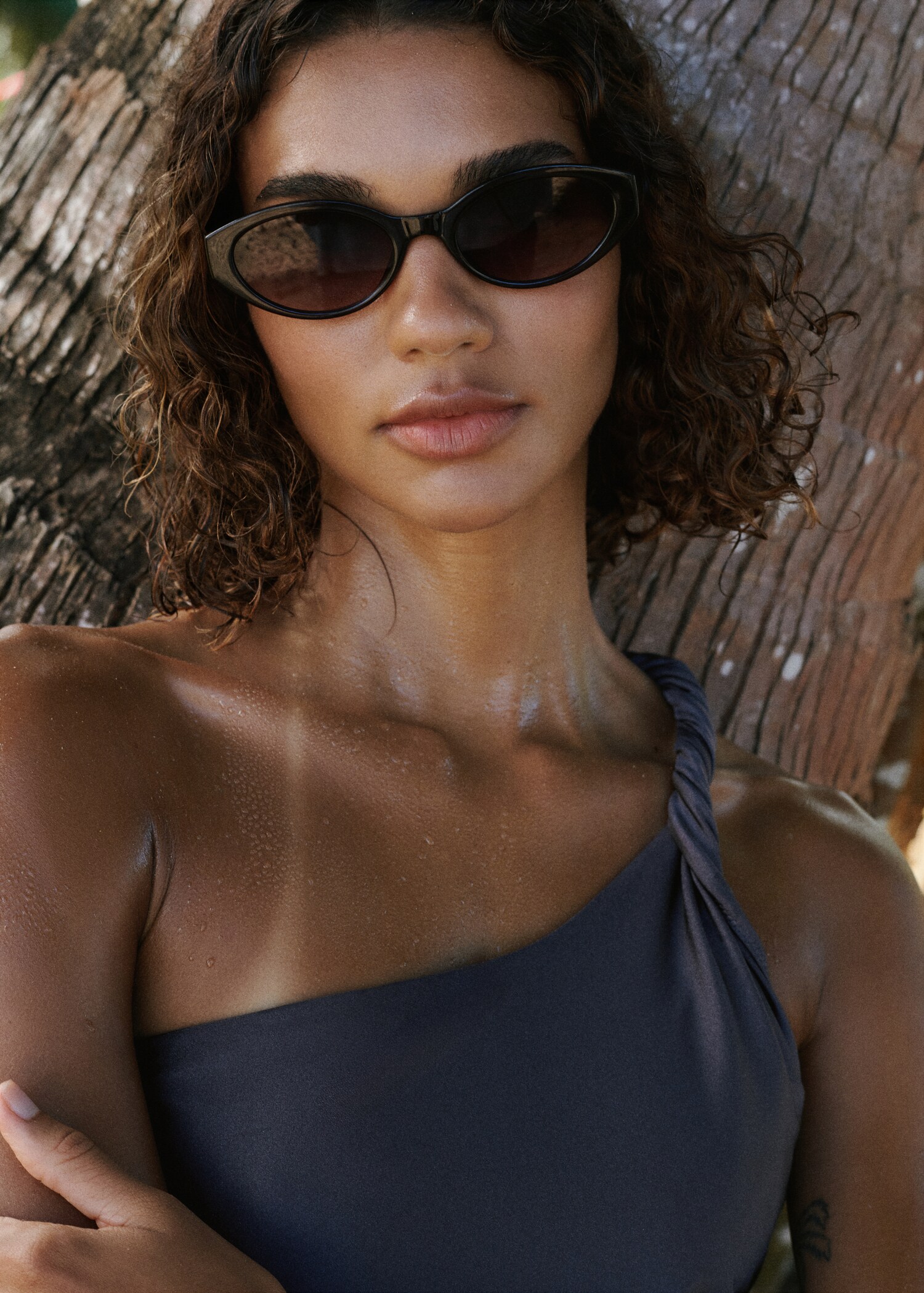 Asymmetric swimsuit - Details of the article 1