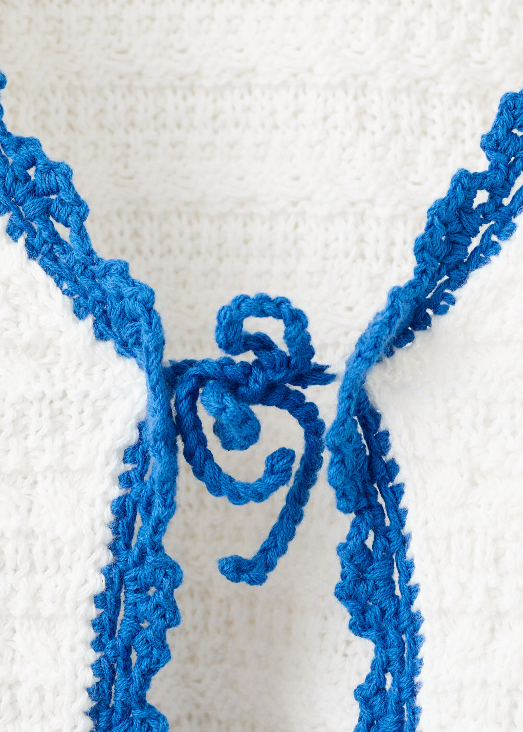 Openwork knitted cardigan with bow - Details of the article 8, Ecru. Ref: 27086733-00.