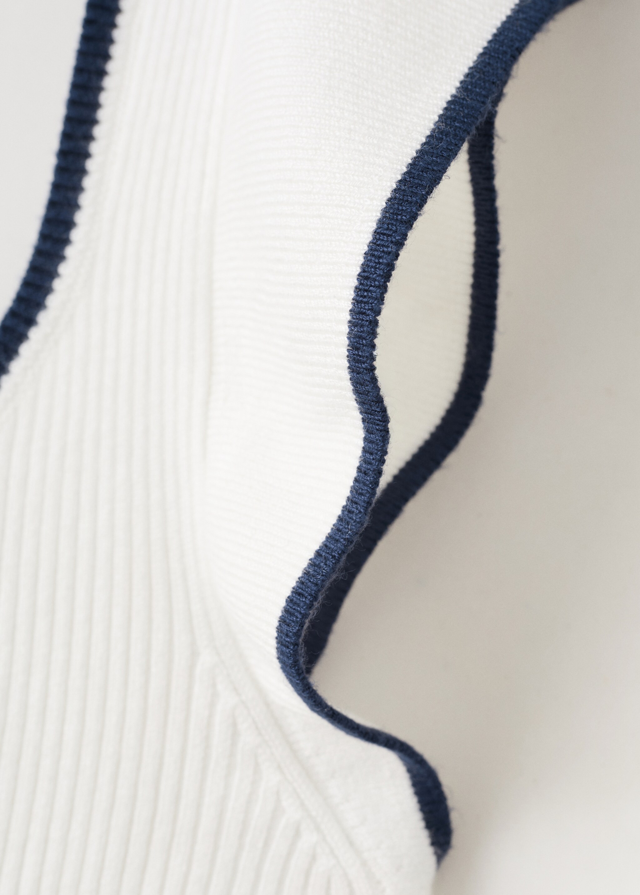 Top volantes bicolor - Detalle del artículo 0, Blanco. Ref: 27087136-00.