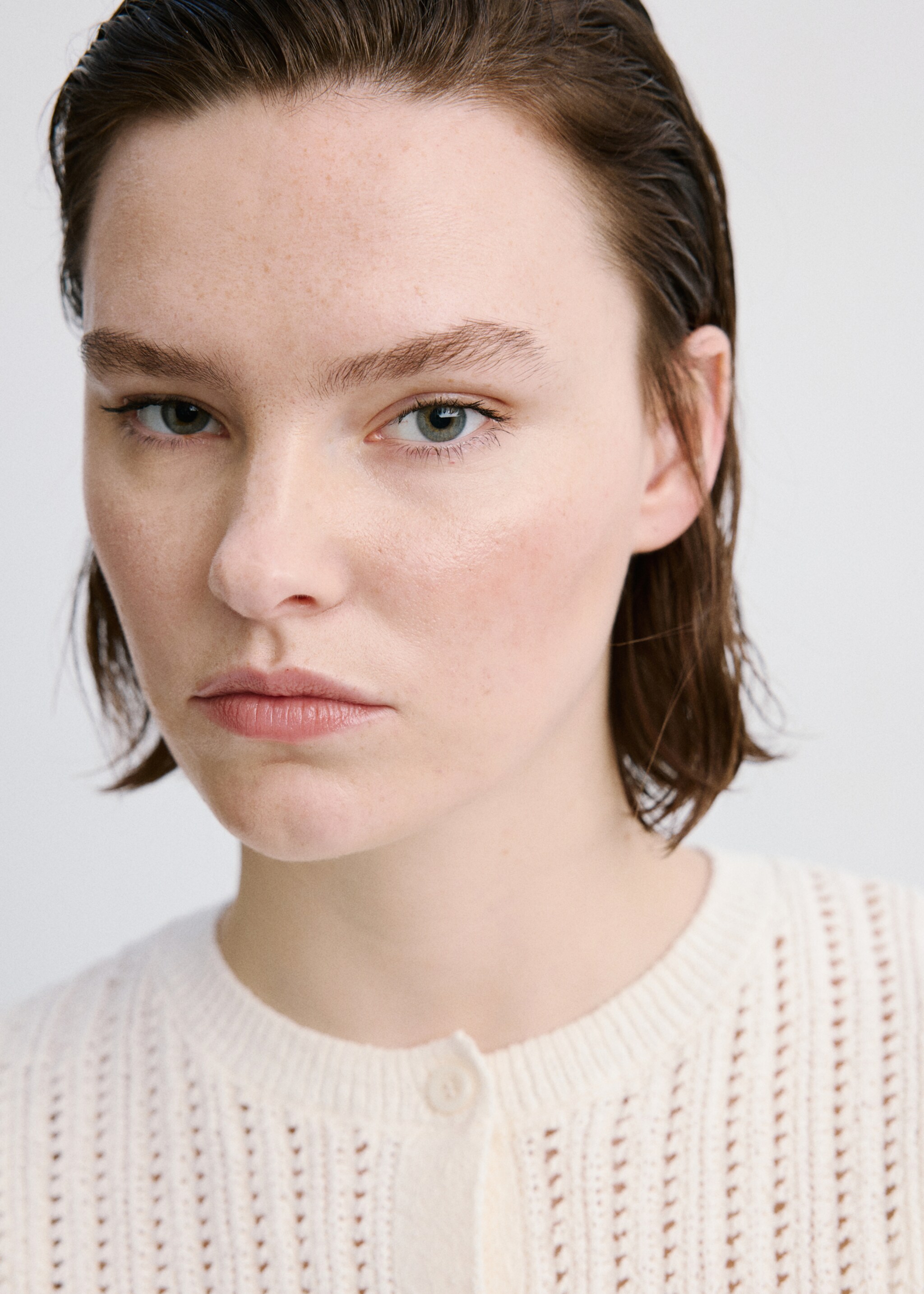 سترة محاكة مزخرفة - تفاصيل المنتج 4, بيج فاتح. Ref: 27087137-00.