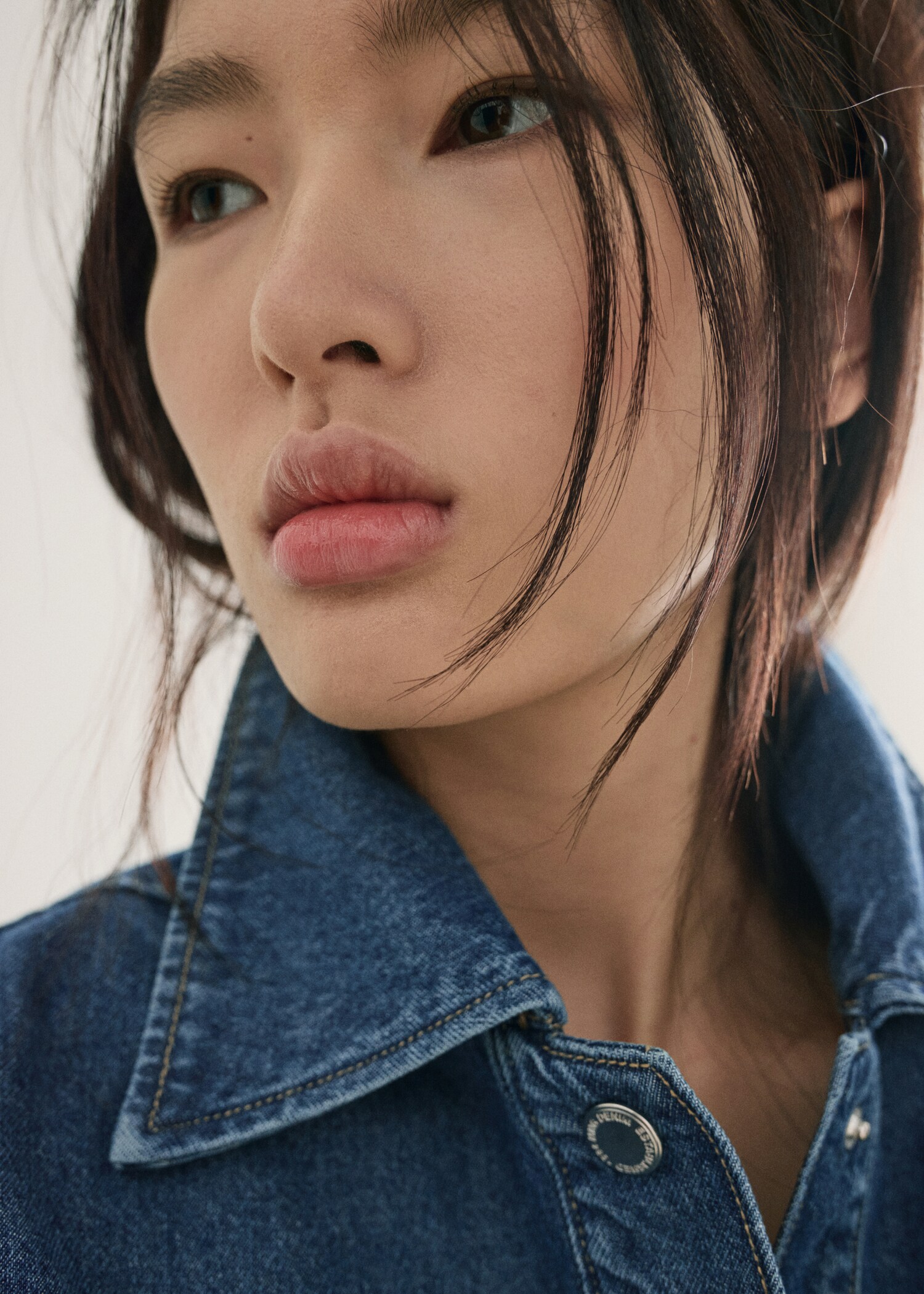 Denim blouse with pockets - Details of the article 1