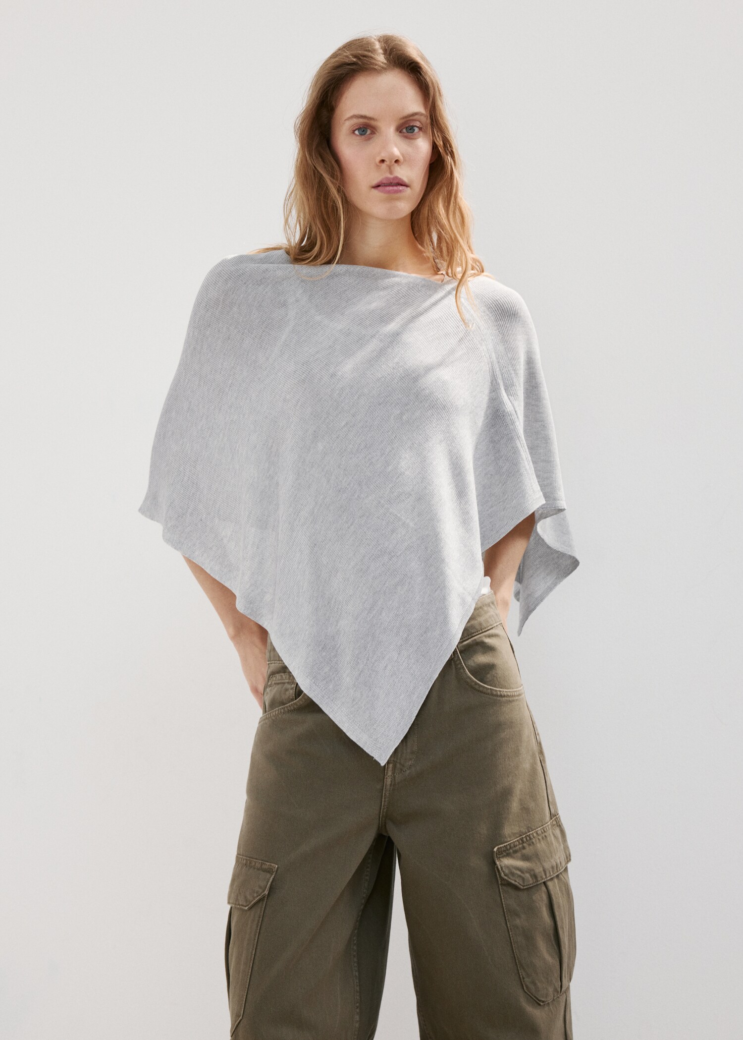 Asymmetrical knitted cape - Details of the article 2