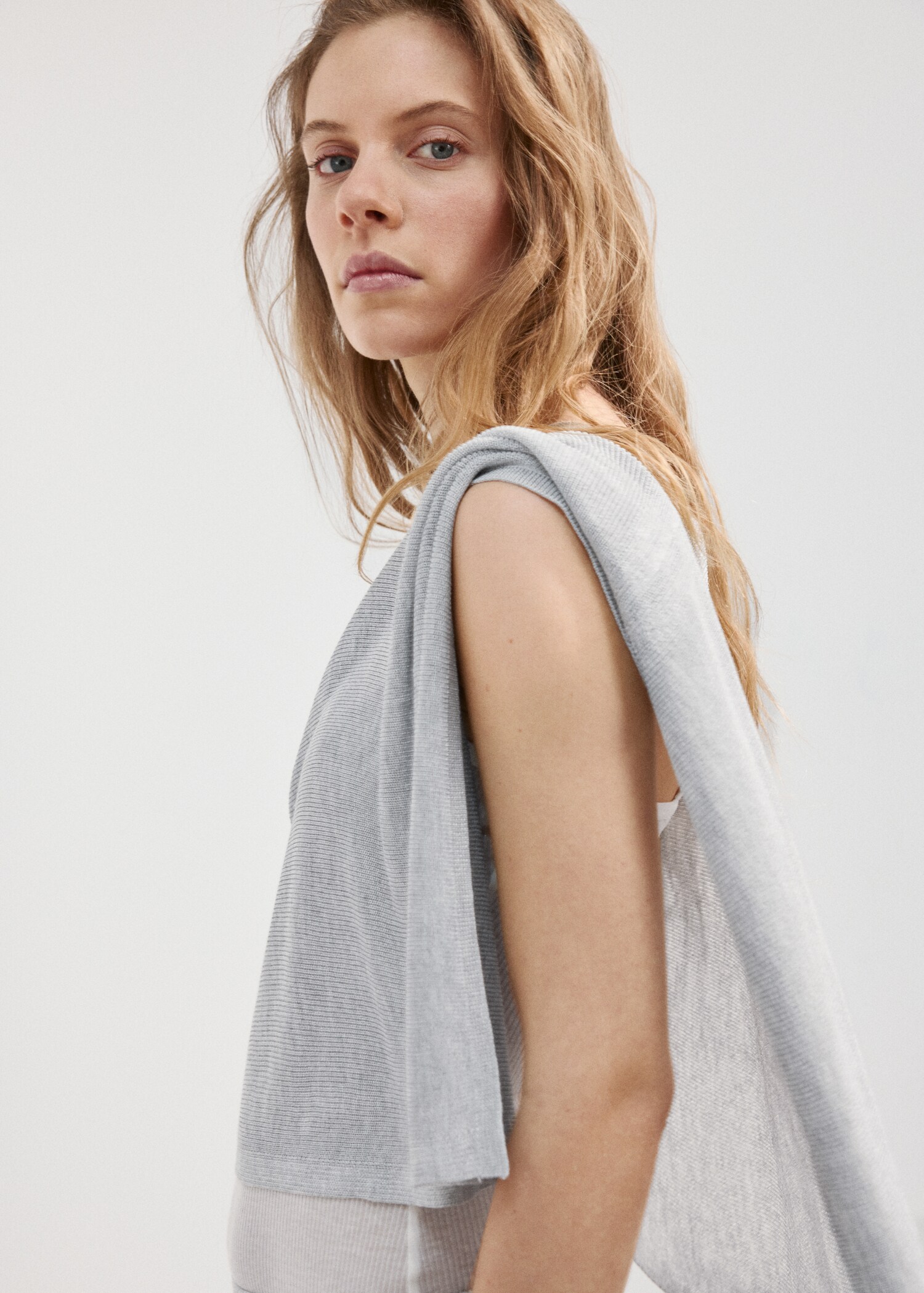 Asymmetrical knitted cape - Details of the article 6