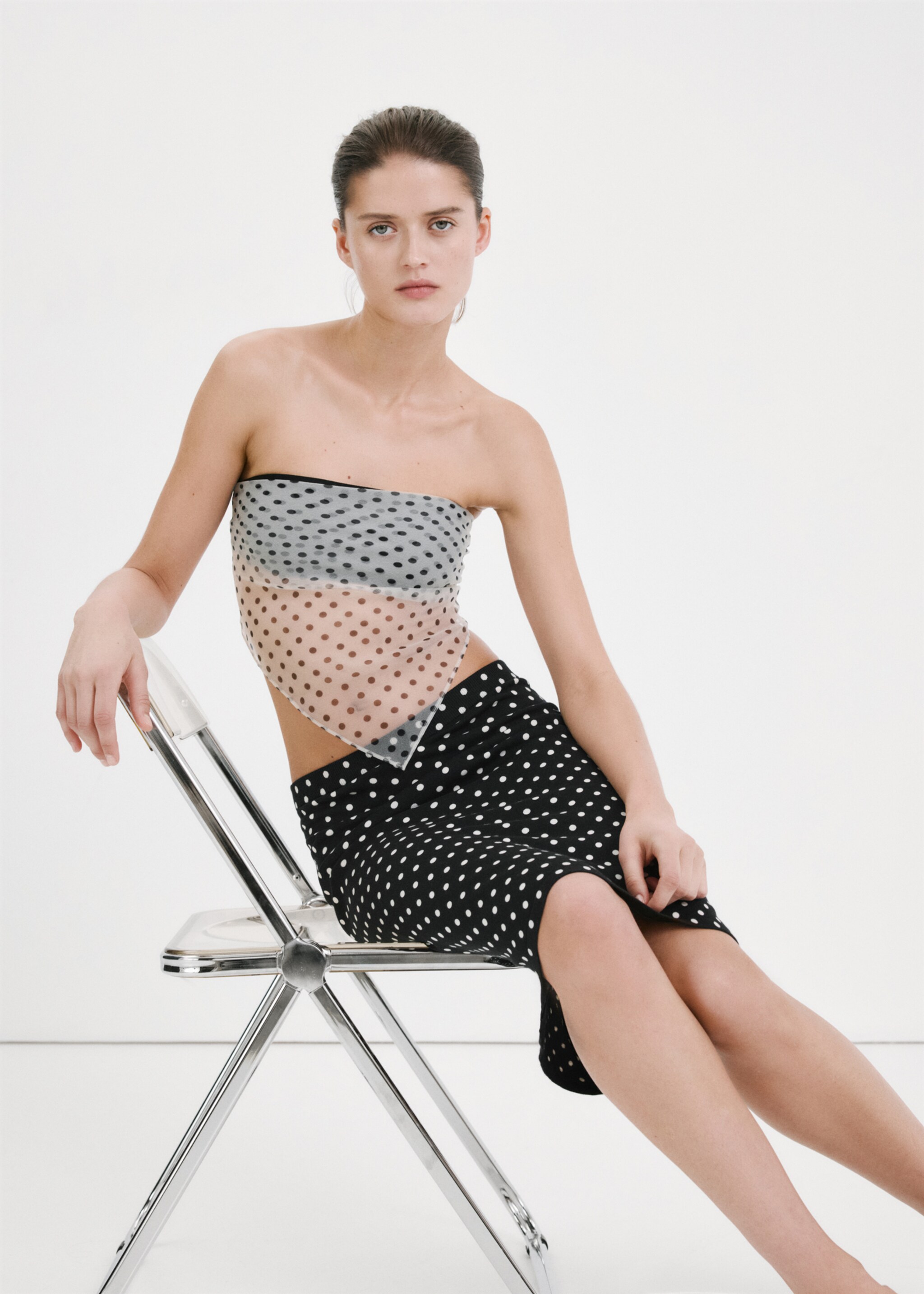 Saia midi às bolas - Pormenor do artigo 2, Preto. Ref: 27087145-00.