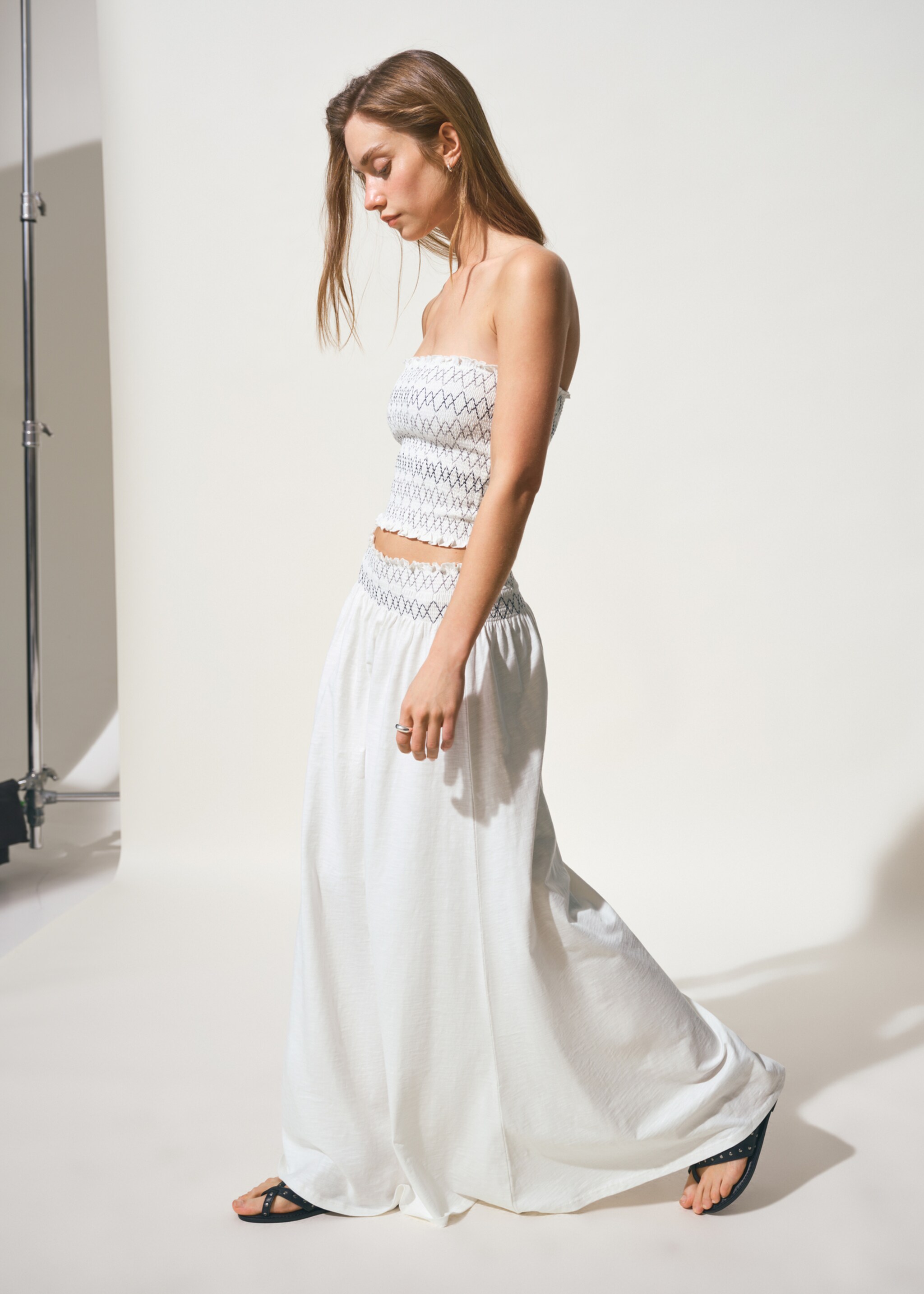 Faldilla llarga detalls brodats - Detall de l'article 2, Blanc trencat. Ref: 27087147-00.