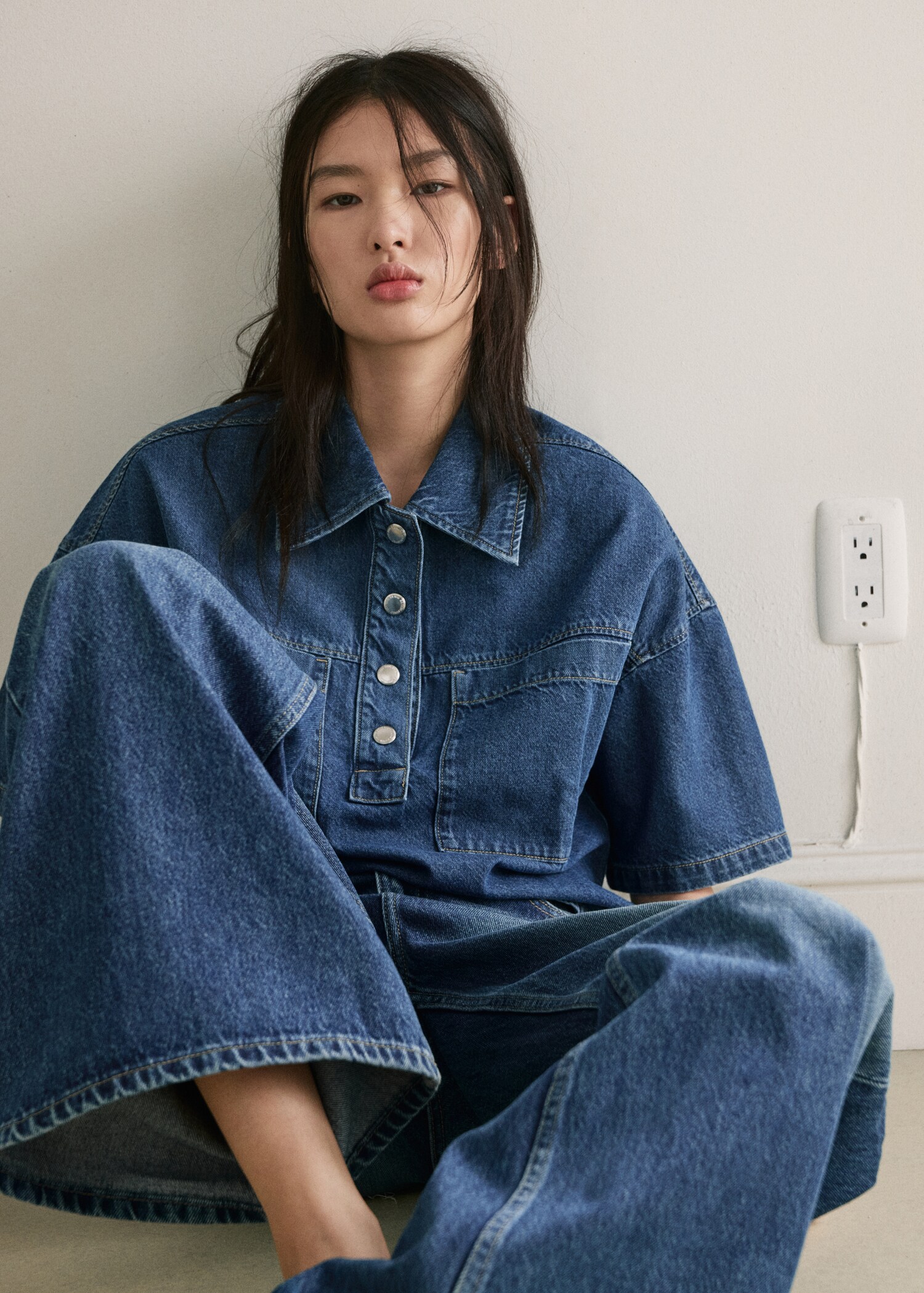 Wide leg mid-rise jeans - Details of the article 1