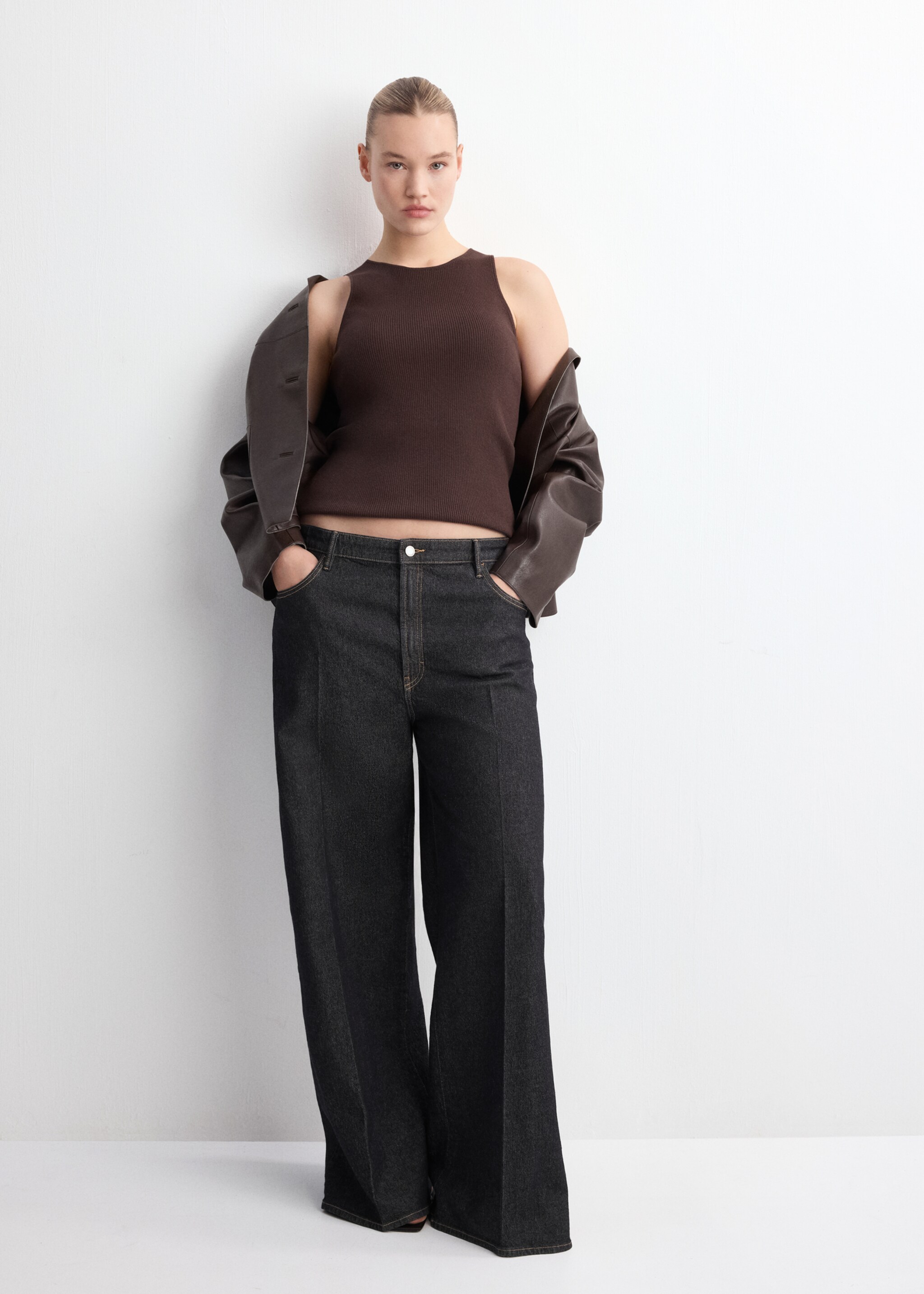 Fitted fine-knit top - Details of the article 3, Chocolate. Ref: 27087151-00.