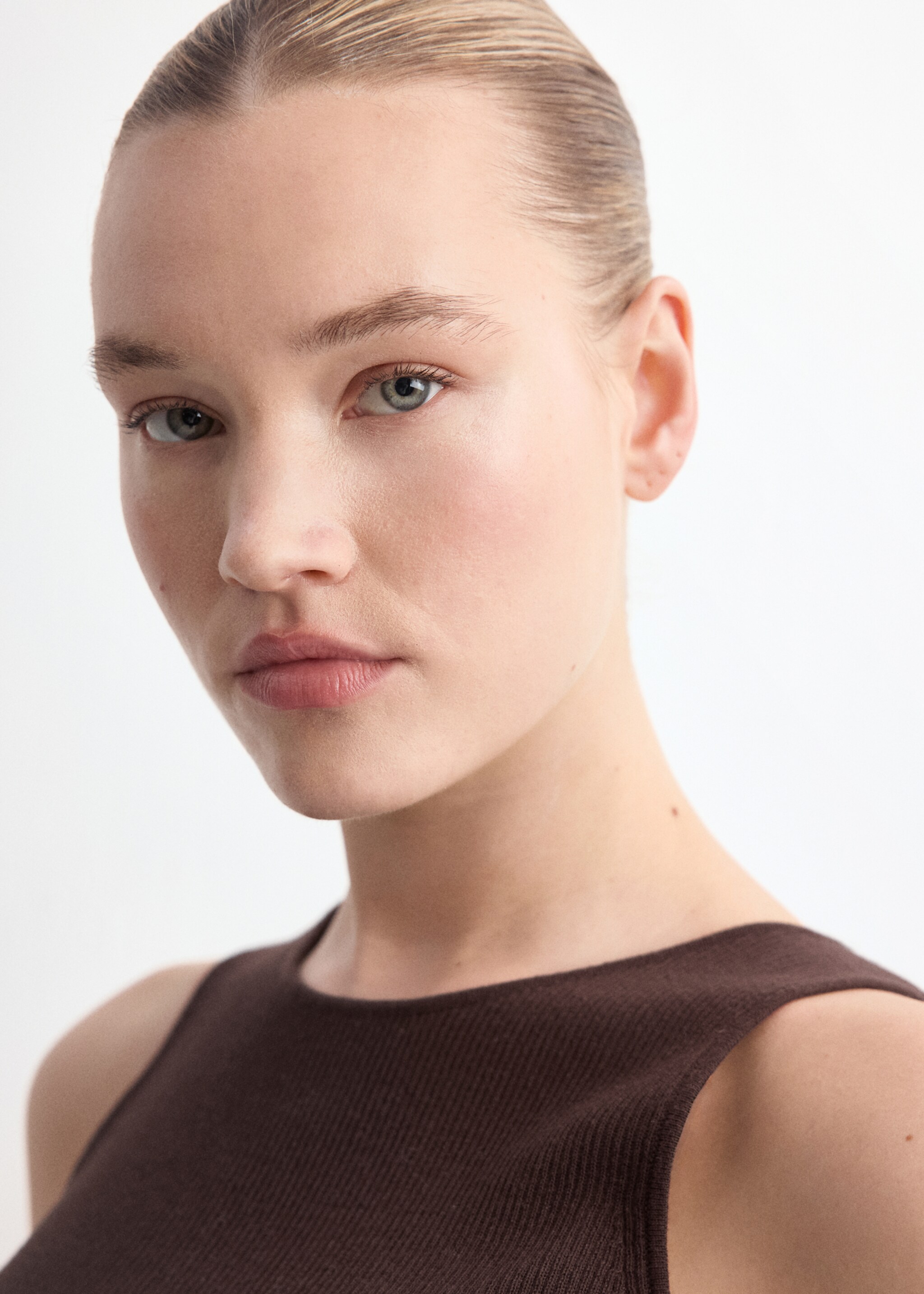 Fitted fine-knit top - Details of the article 4, Chocolate. Ref: 27087151-00.