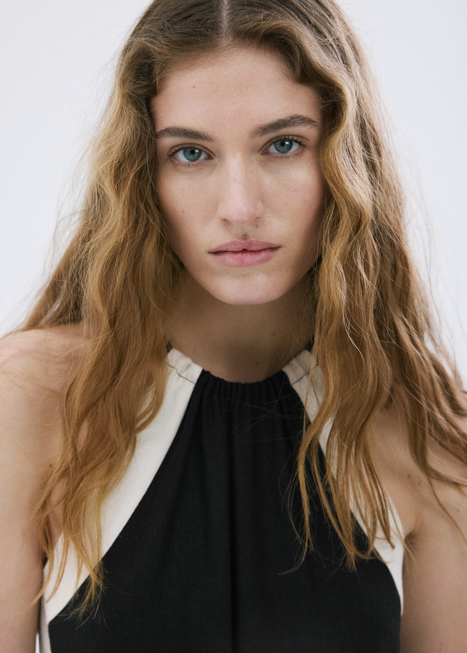 Linen halter jumpsuit - Details of the article 1