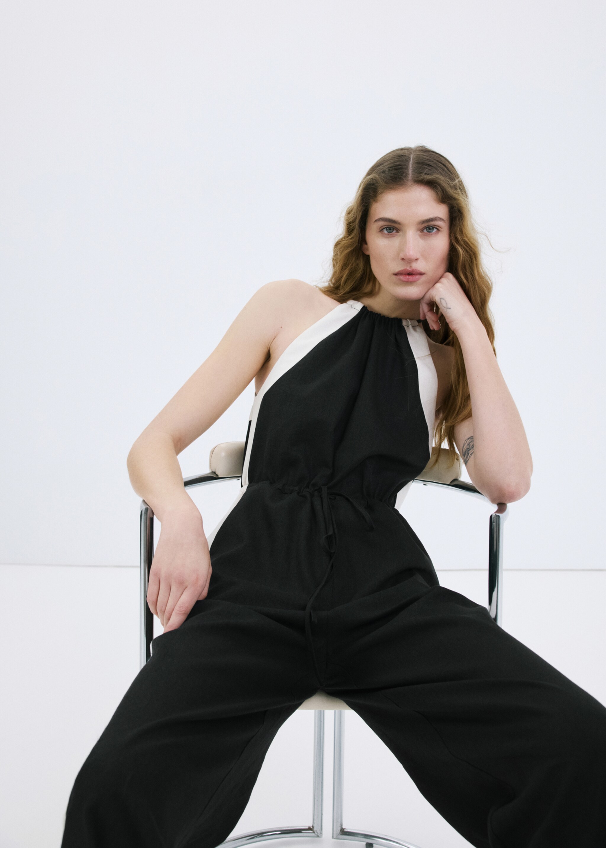 Linen halter jumpsuit - Details of the article 2, Black. Ref: 27087157-00.