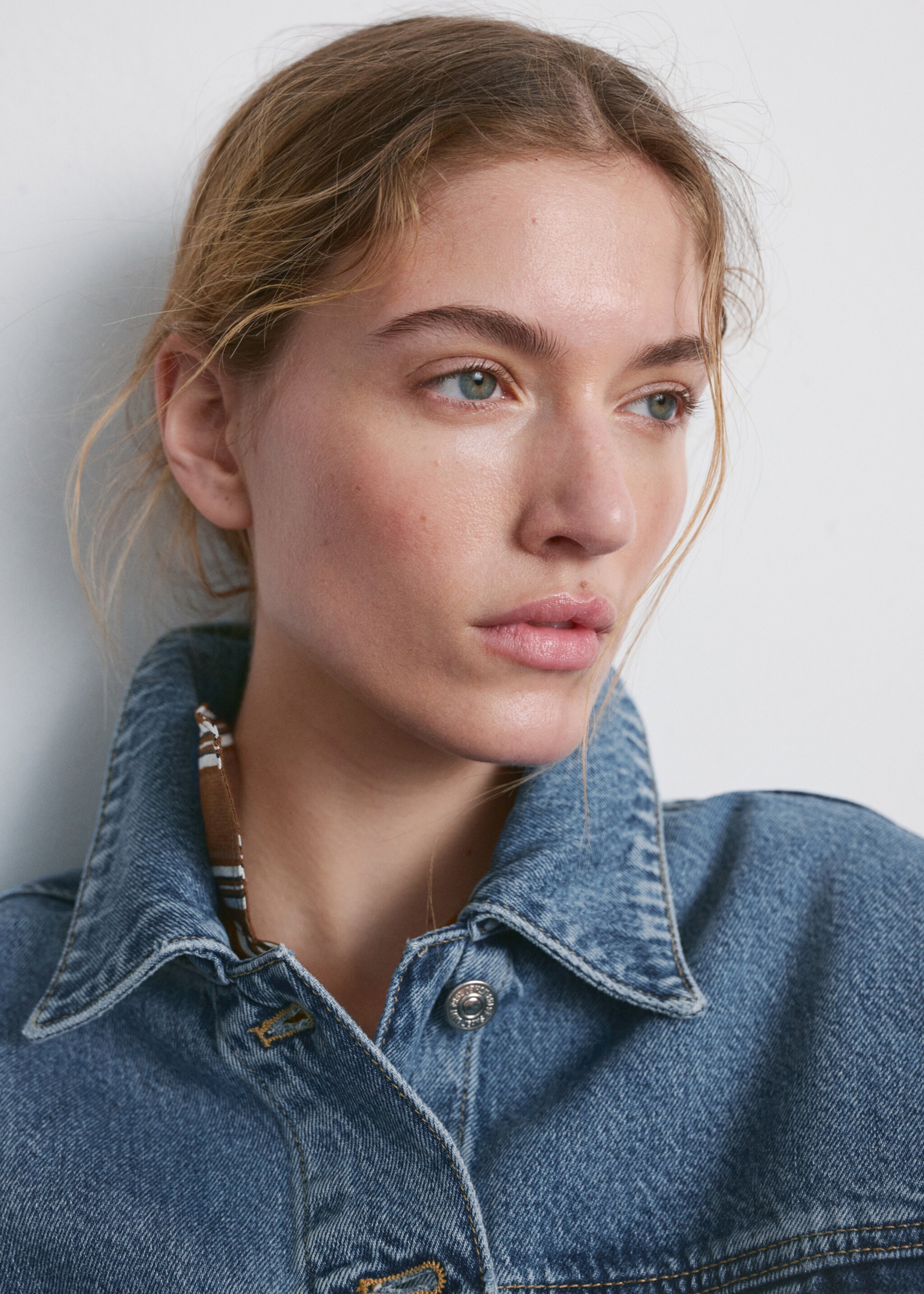 Pockets denim jacket - Details of the article 1, Medium Blue. Ref: 27087158-00.