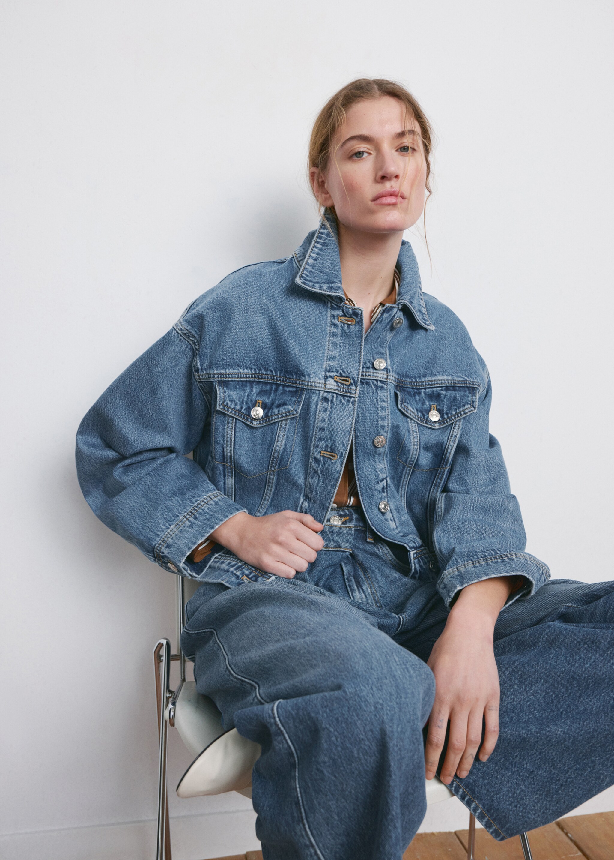Pockets denim jacket - Details of the article 2, Medium Blue. Ref: 27087158-00.