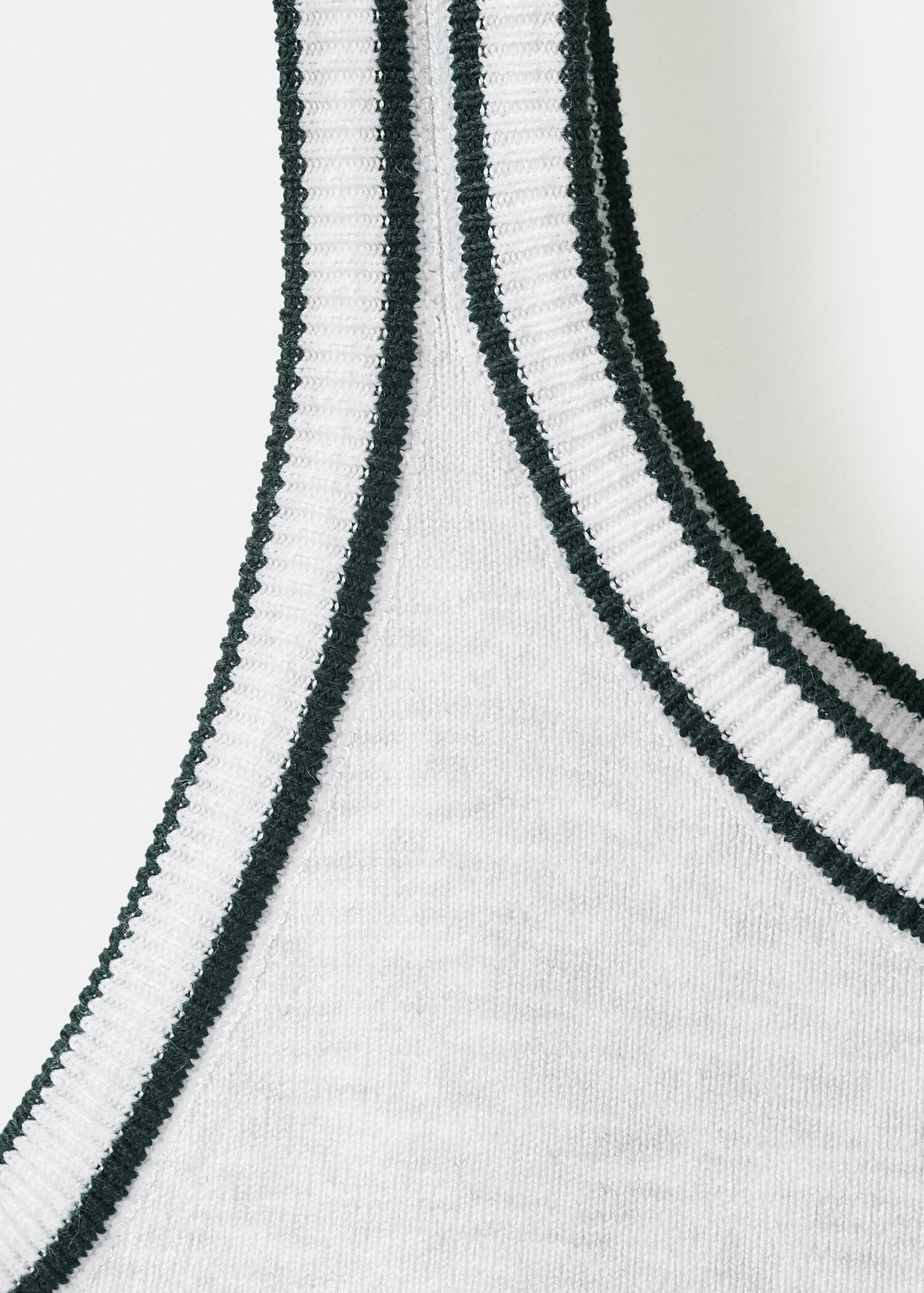 Top with embroidered message and contrasting trim - Details of the article 8