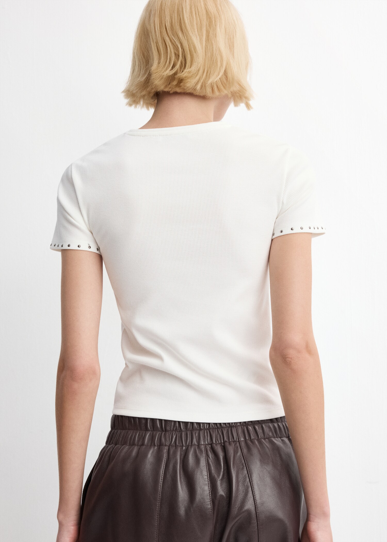 T-shirt met korte mouwen en studs - Achterkant van het artikel