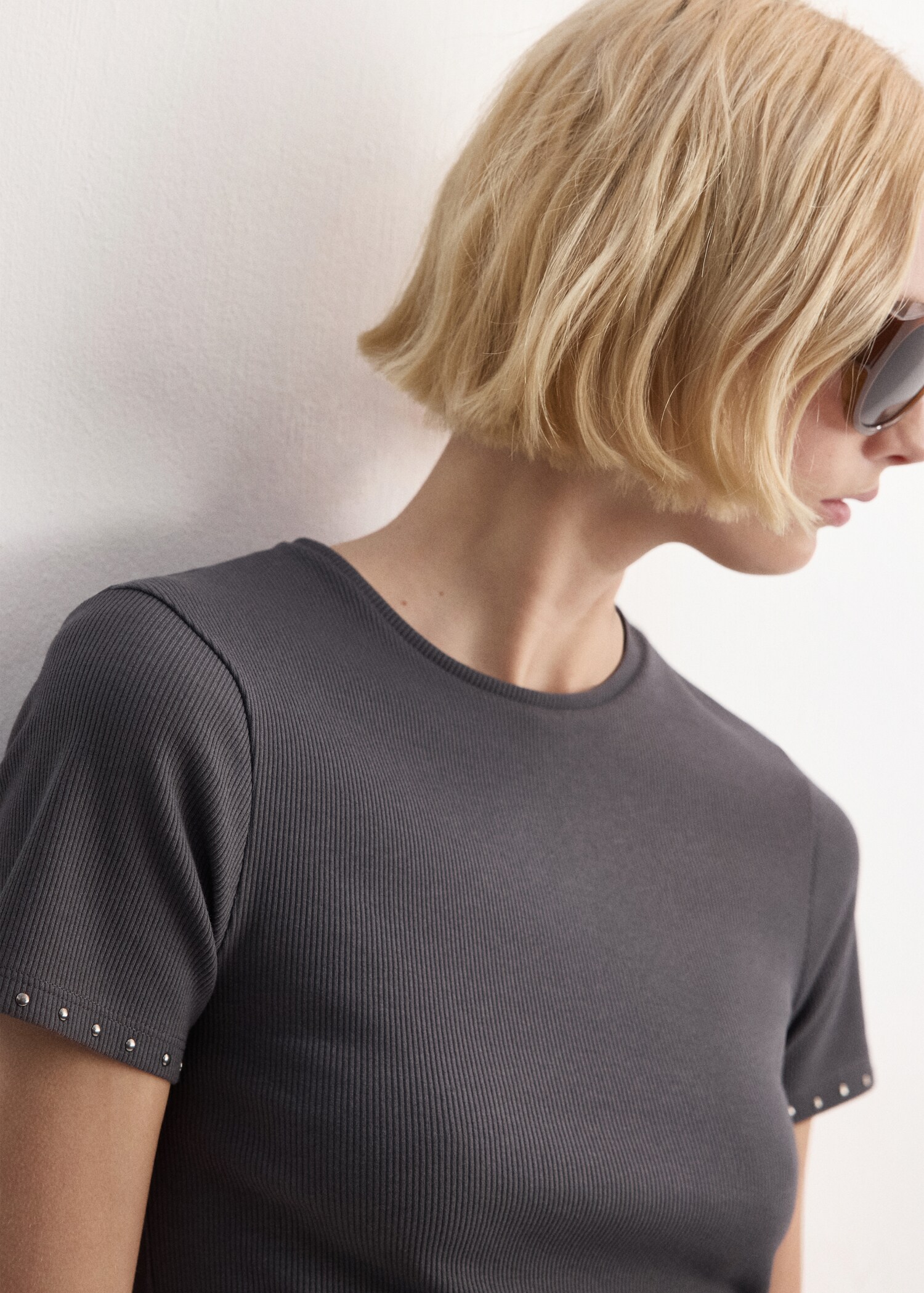T-shirt met korte mouwen en studs - Middenvlak