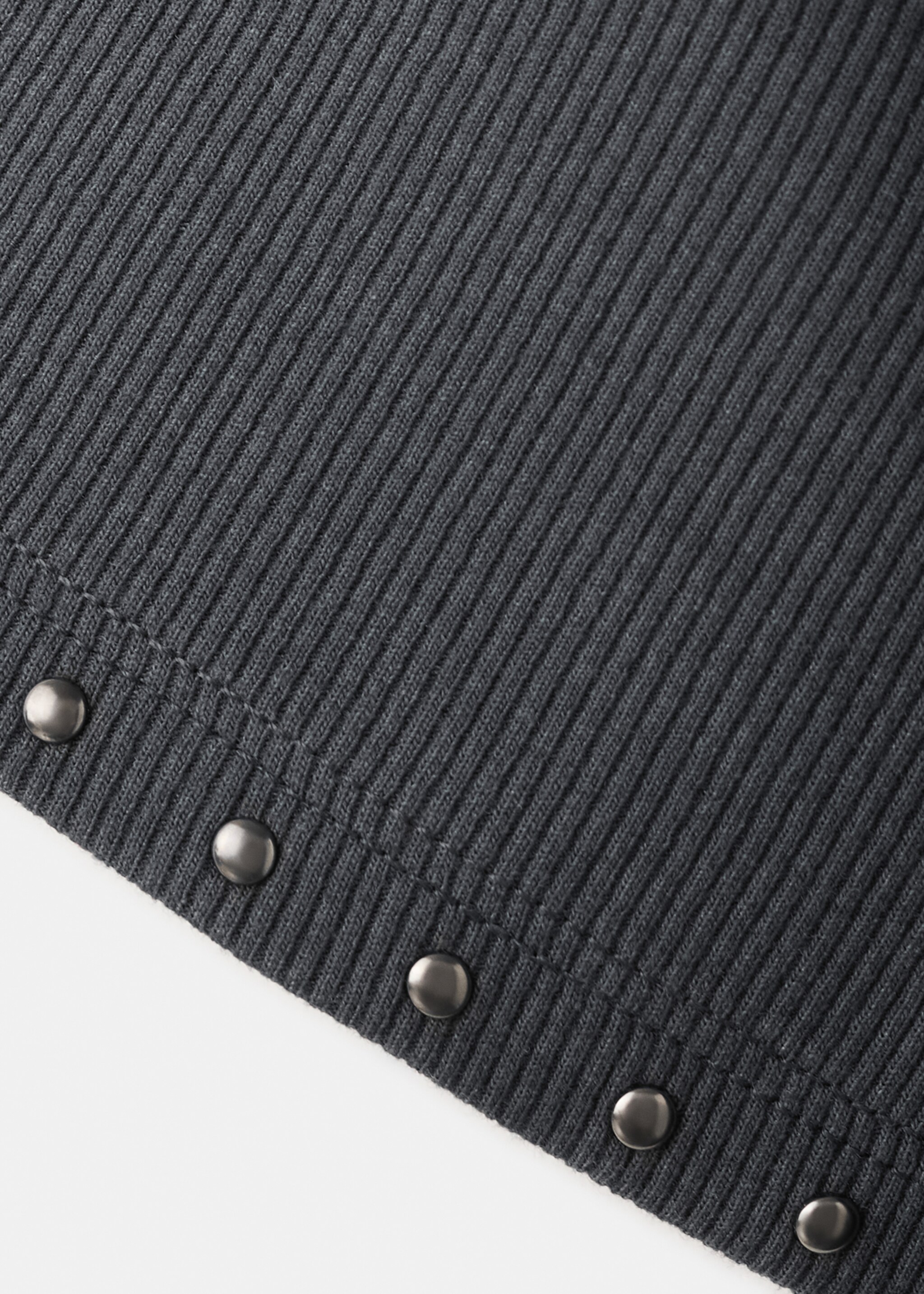 T-shirt met korte mouwen en studs - Detail van het artikel 0, Antraciet. Ref: 27087165-00.