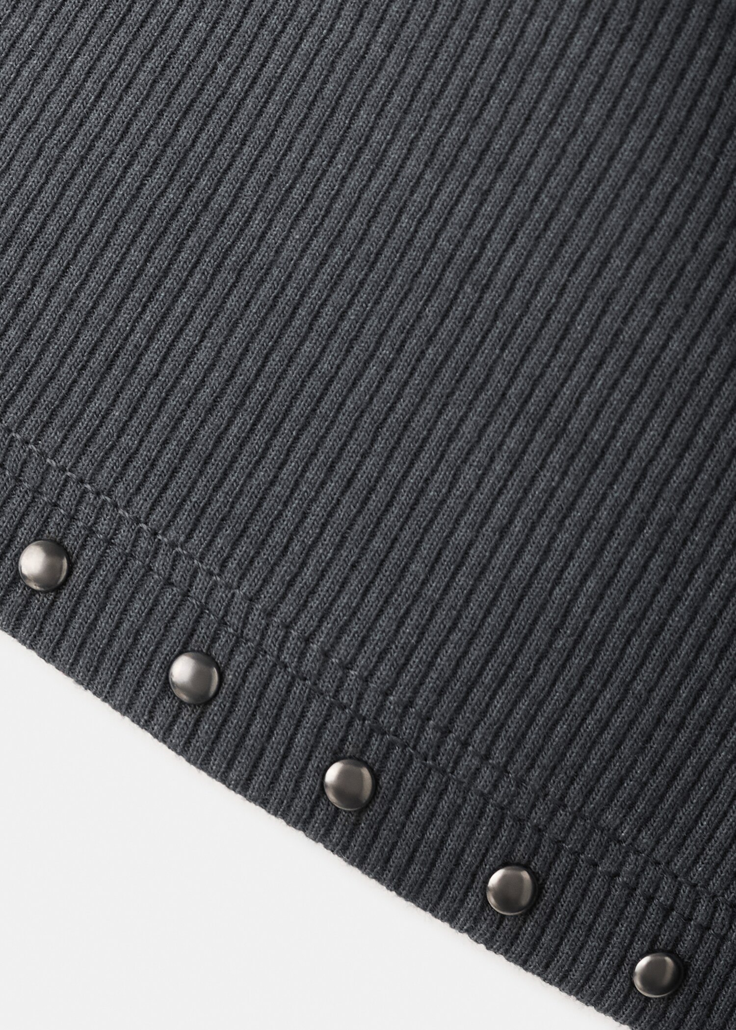 T-shirt met korte mouwen en studs - Detail van het artikel 0