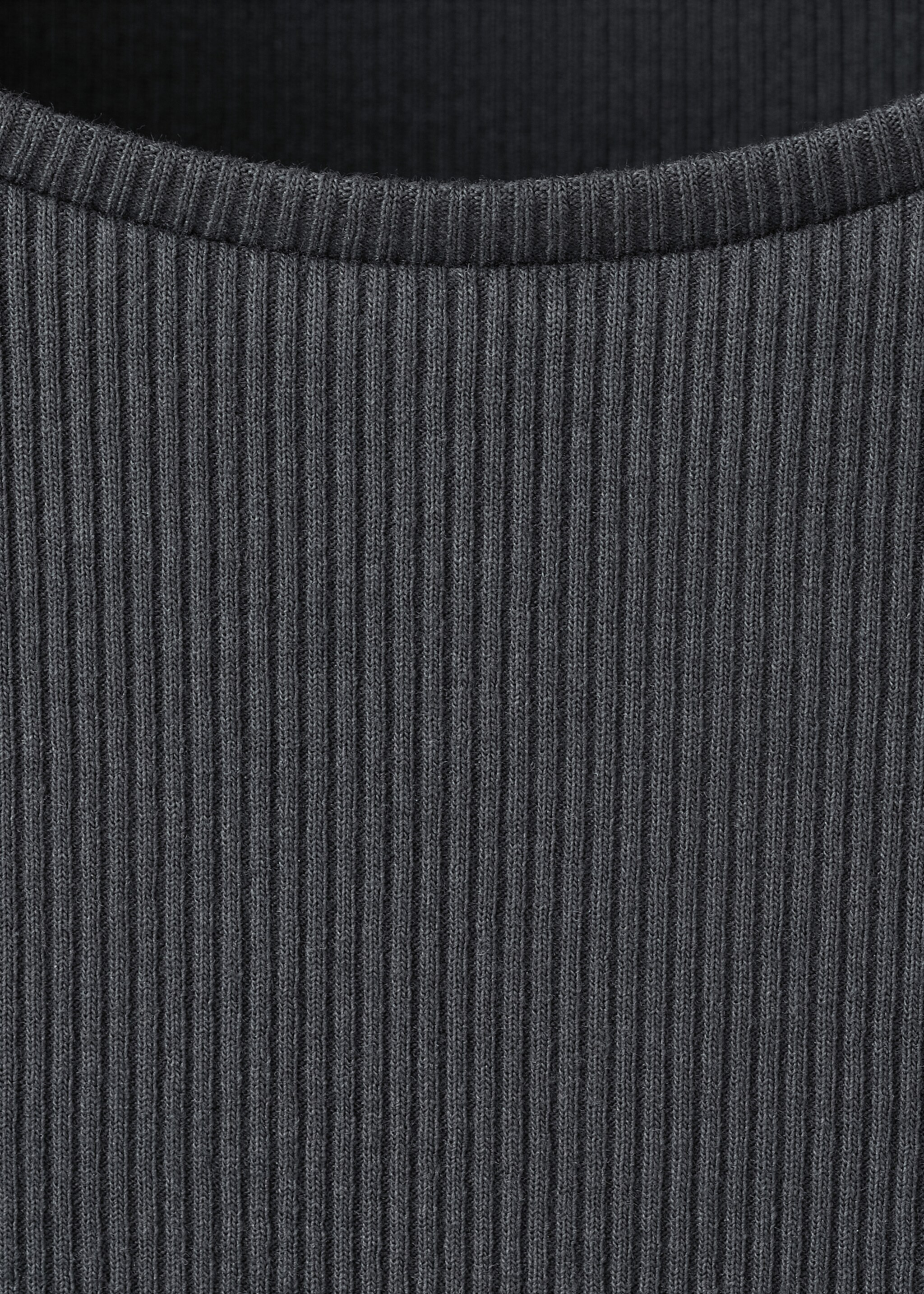 T-shirt met korte mouwen en studs - Detail van het artikel 8, Antraciet. Ref: 27087165-00.