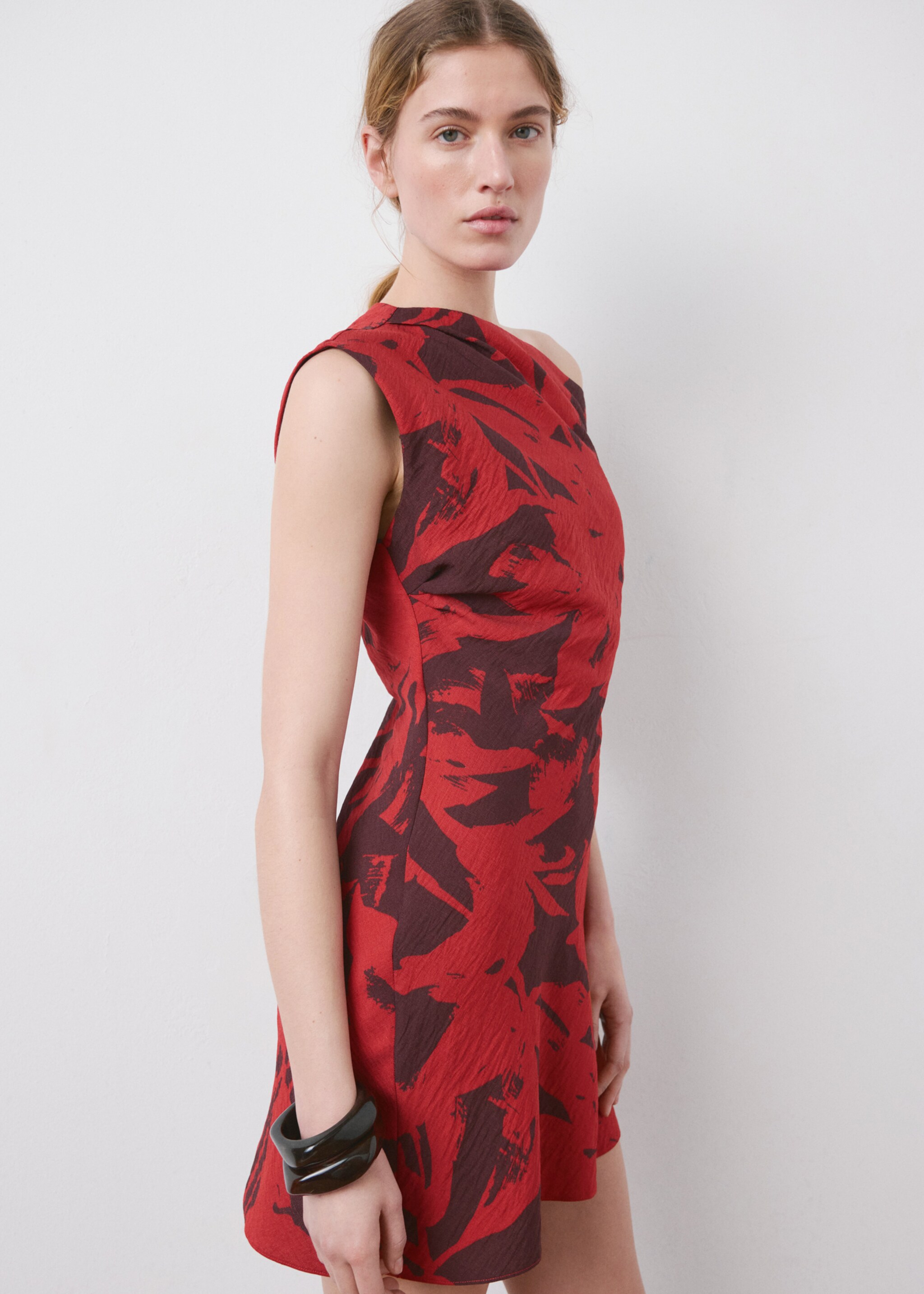 Short patterned dress - Details of the article 2, Red. Ref: 27087167-00.