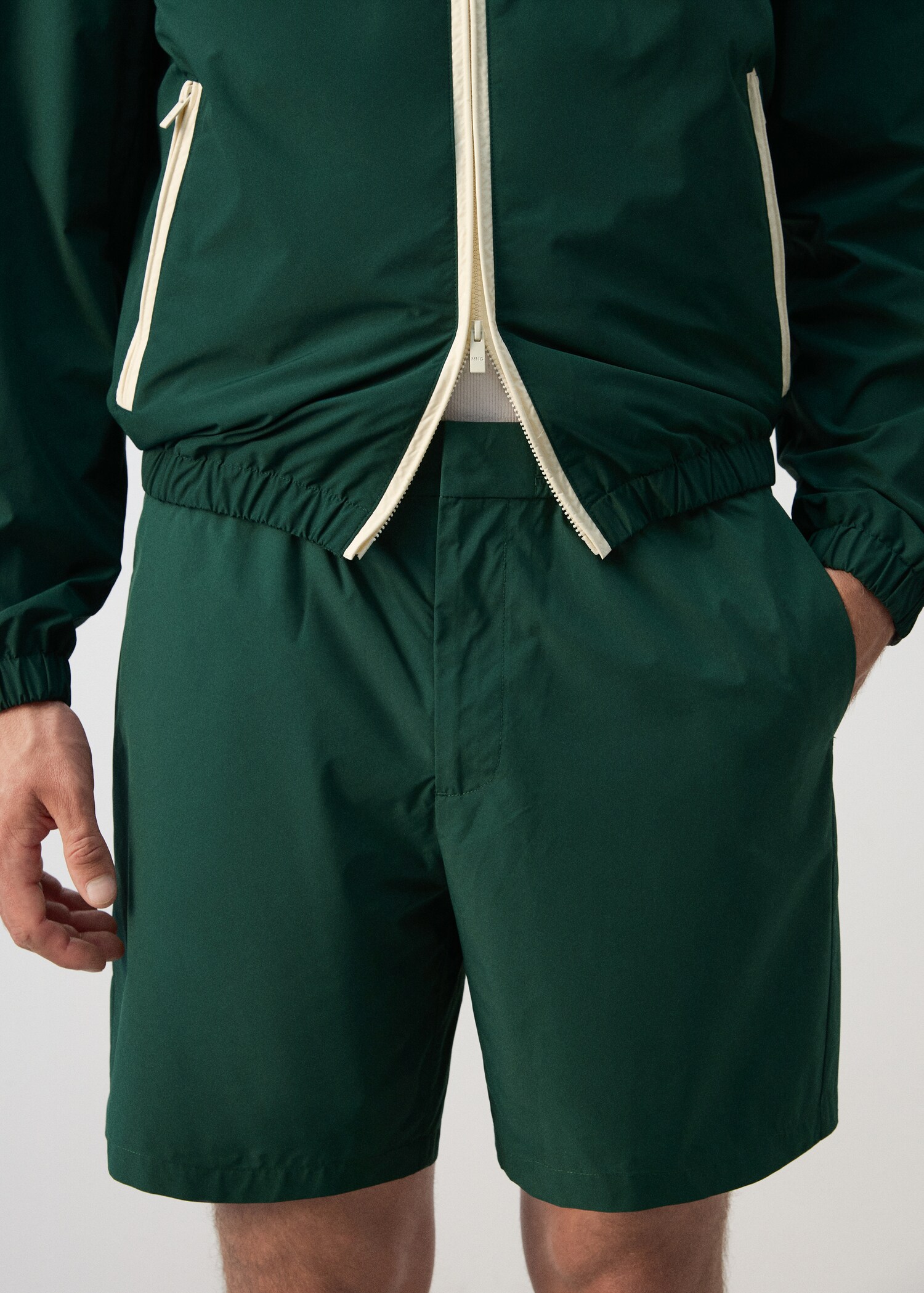 Regular-Fit-Bermudas mit Stickereien - Detail des Artikels 1