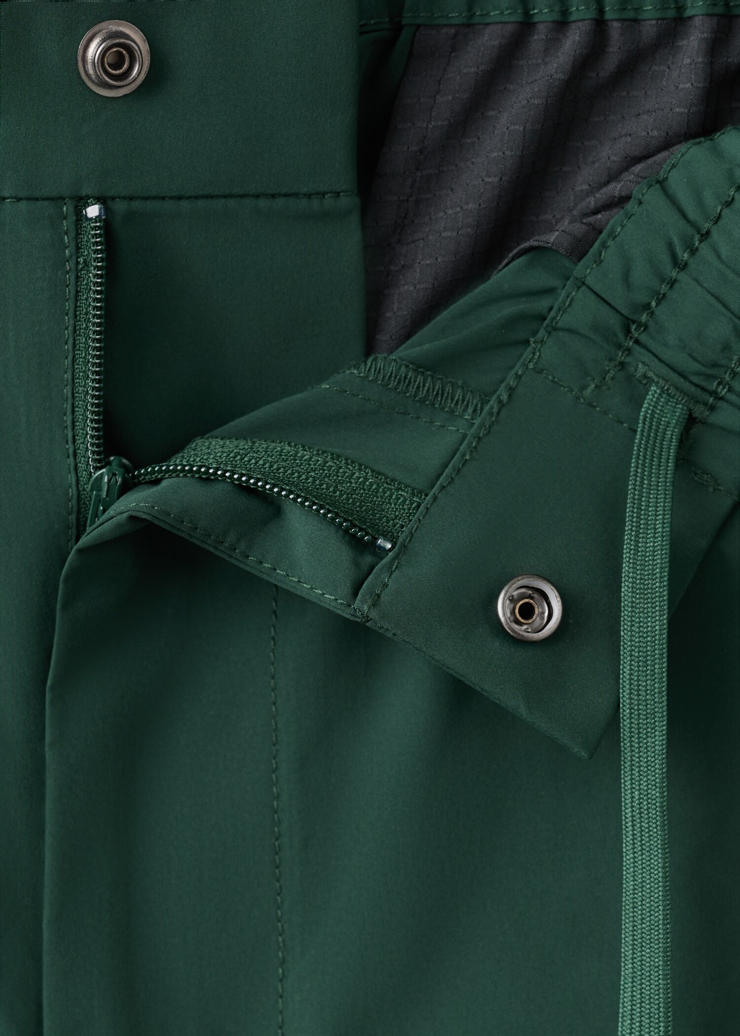 Regular-Fit-Bermudas mit Stickereien - Detail des Artikels 8